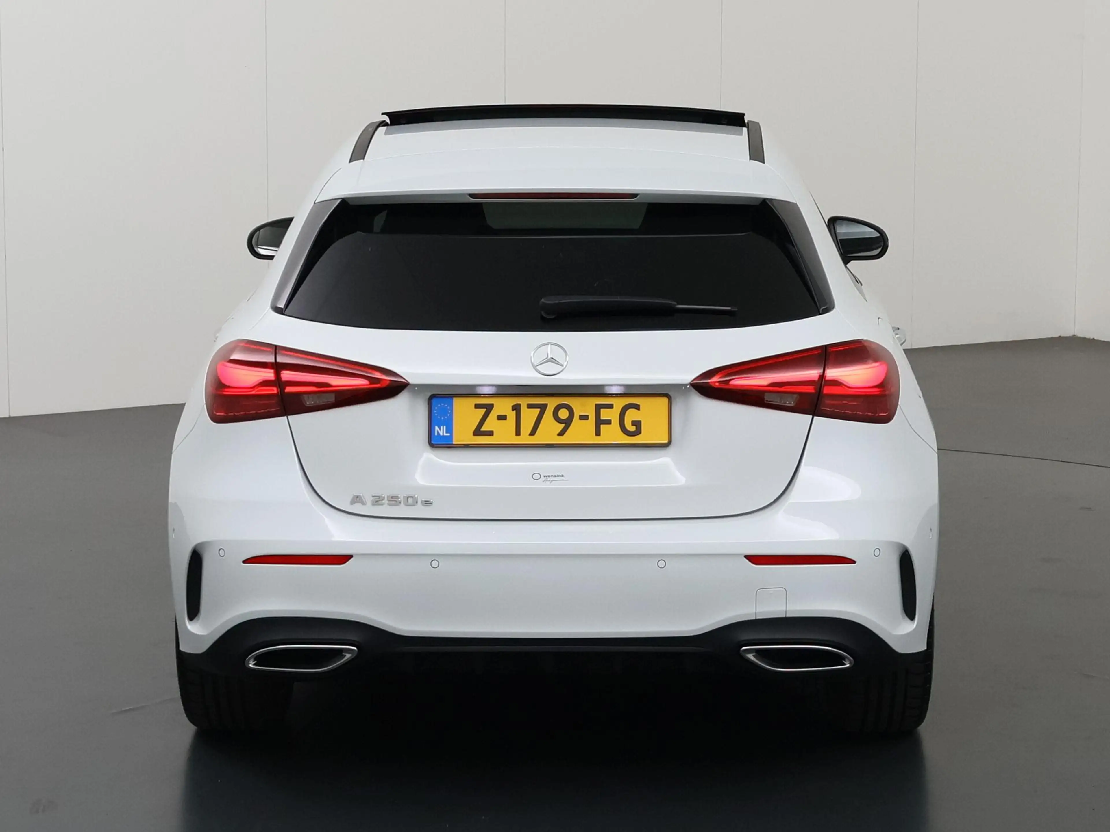 Mercedes-Benz A 250 e AMG Line | Night | Multispaaks velgen | Panorama — photo 4