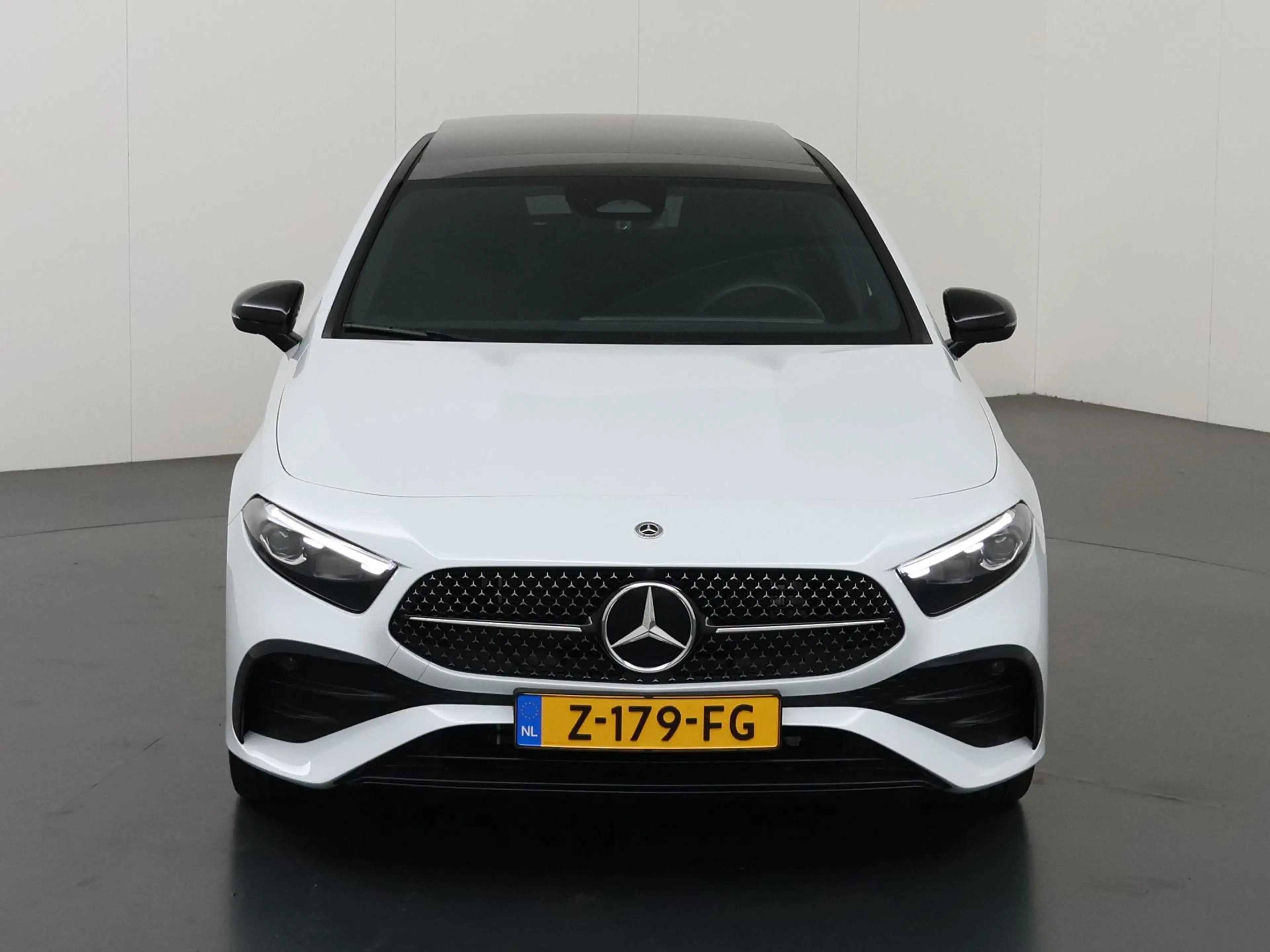 Mercedes-Benz A 250 e AMG Line | Night | Multispaaks velgen | Panorama — photo 3