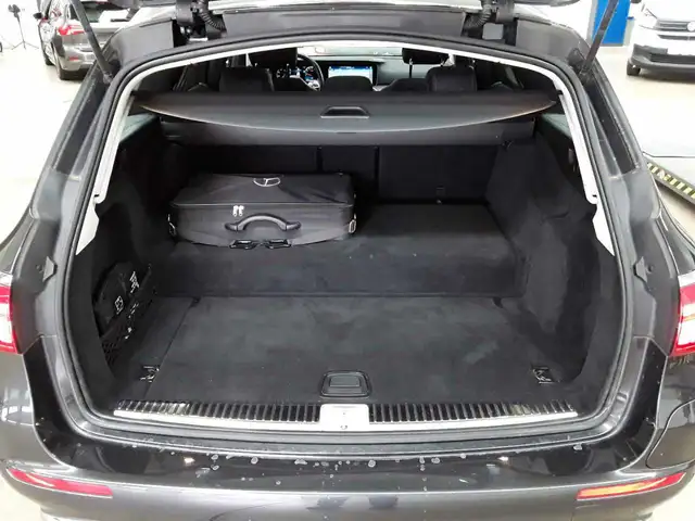 Mercedes-Benz E-Class view 15