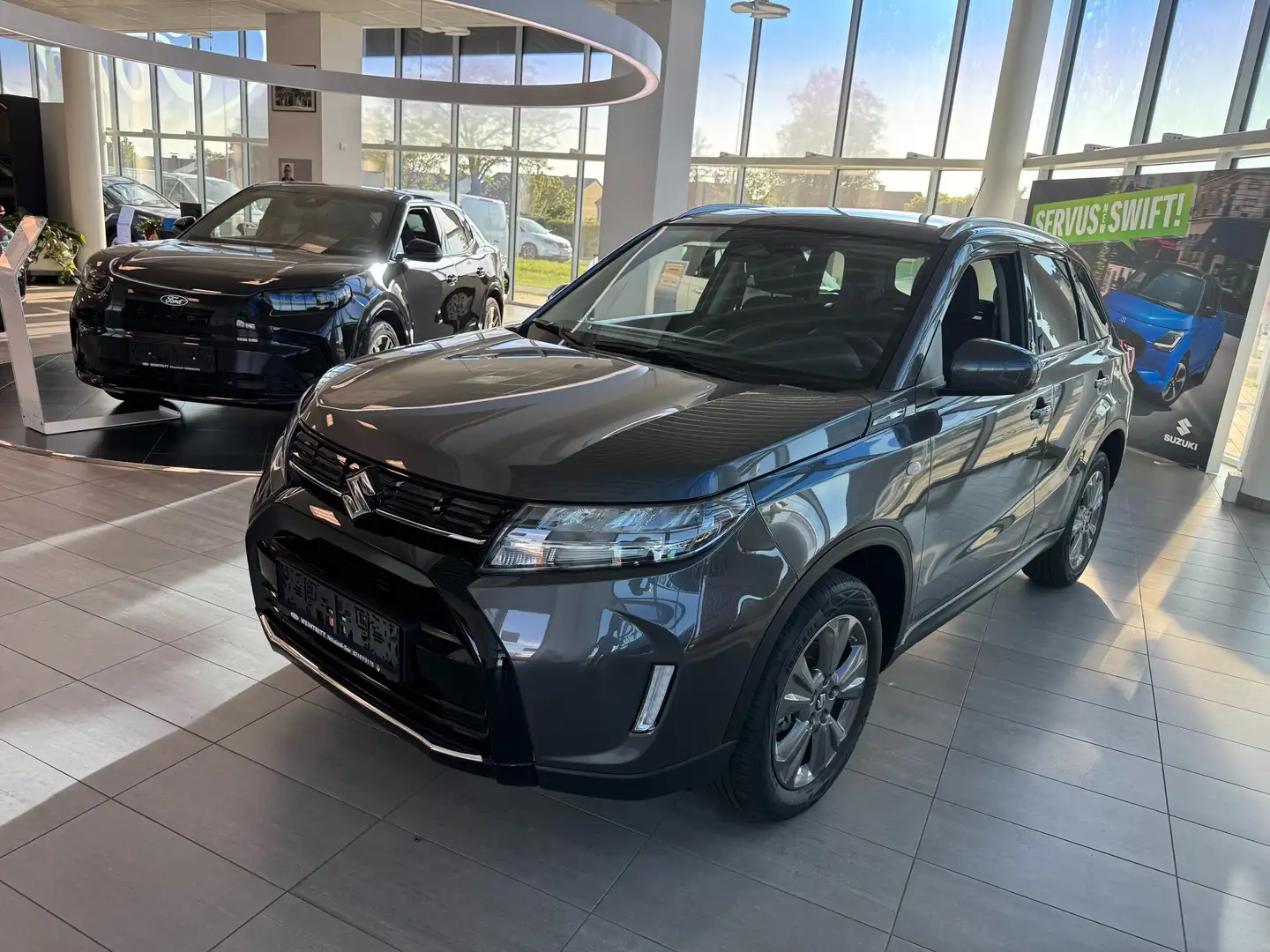 Suzuki Vitara 1.5 6AGS Automatik Shine Grau - 1