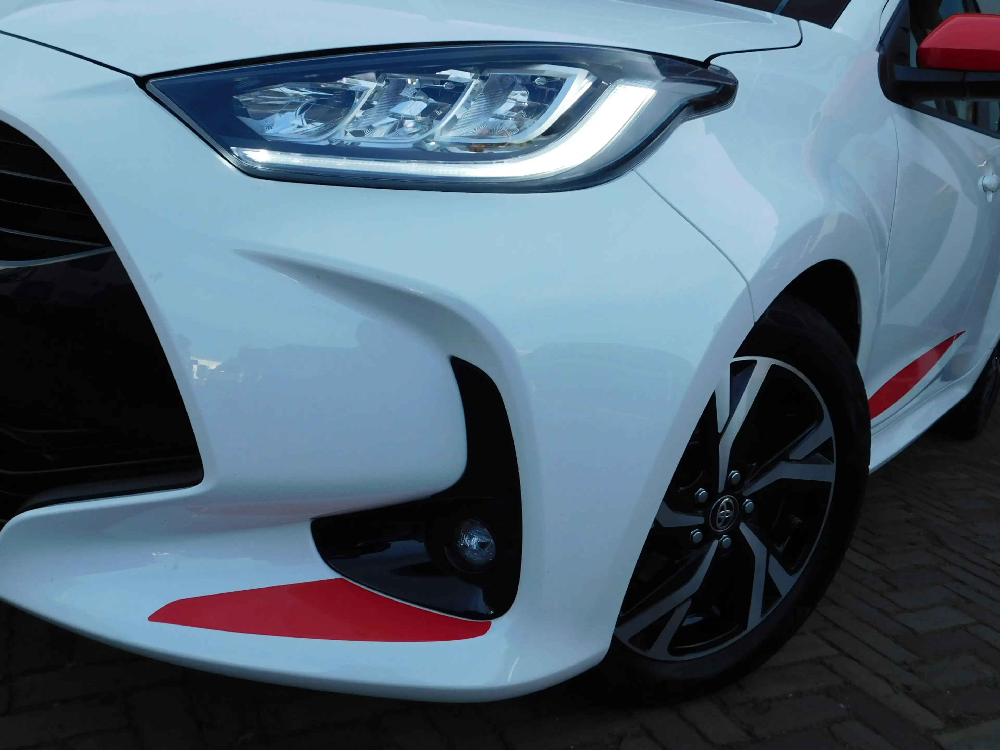 Toyota Yaris 1.5 Hybrid 115 Dynamic | Trekhaak — photo 2