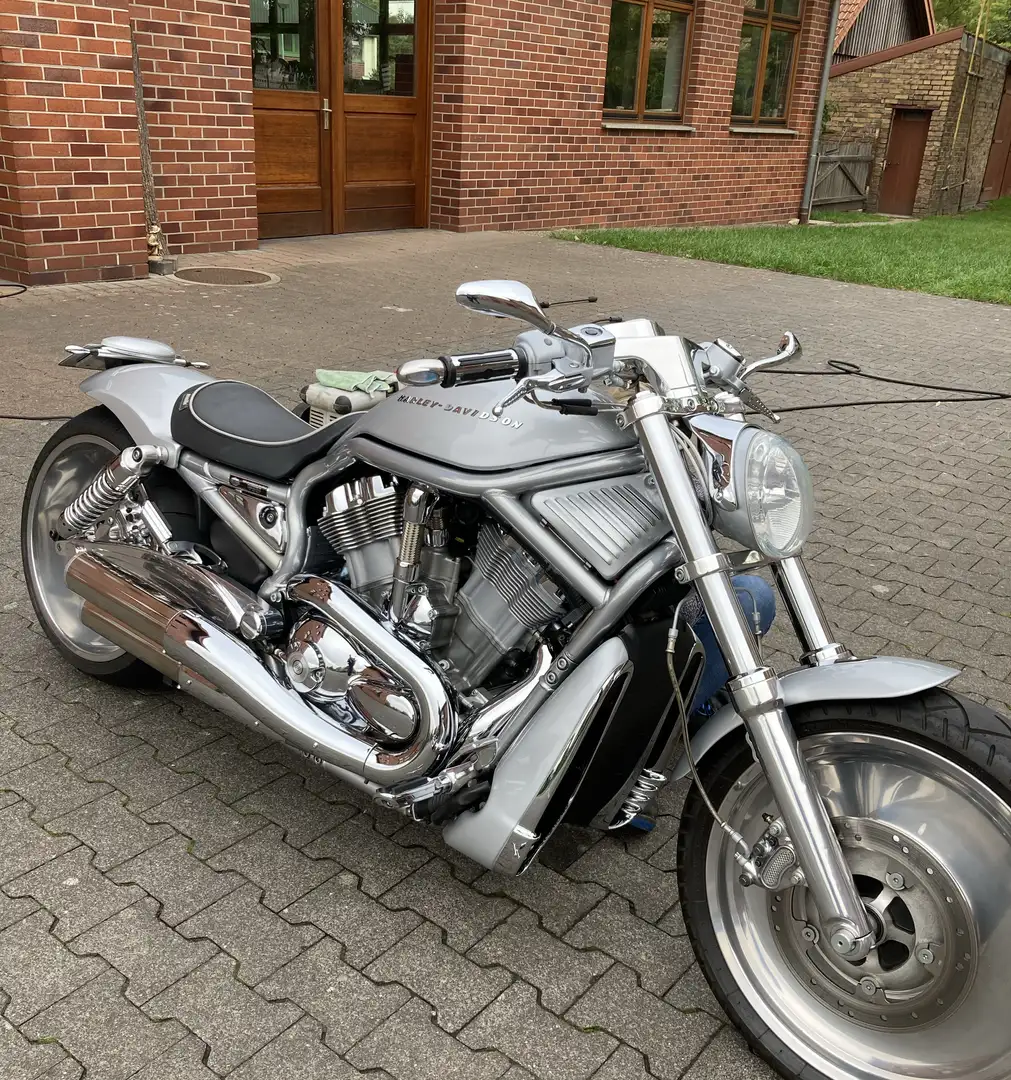 Harley-Davidson VRSC V-Rod Plateado - 1