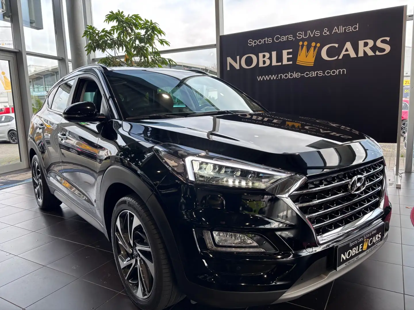 Hyundai TUCSON Premium 4WD AHK PANO LED Schwarz - 1