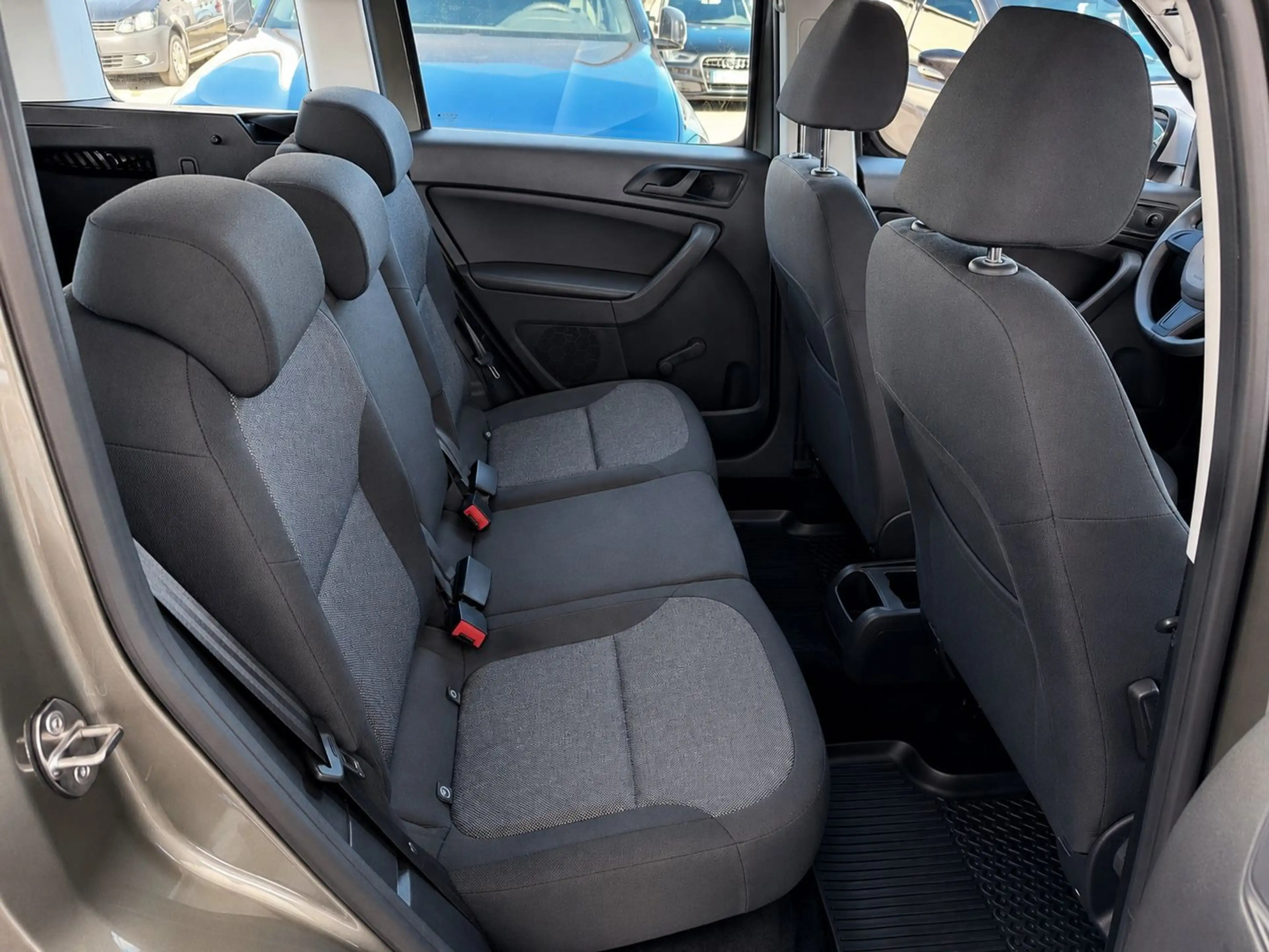 Skoda Yeti Active Outdoor *KLIMA*AHK*SHZ*DAB*PDC* — photo 11