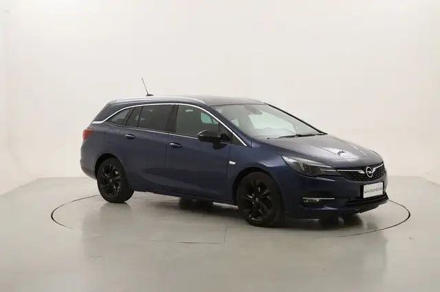 Opel Astra view 7