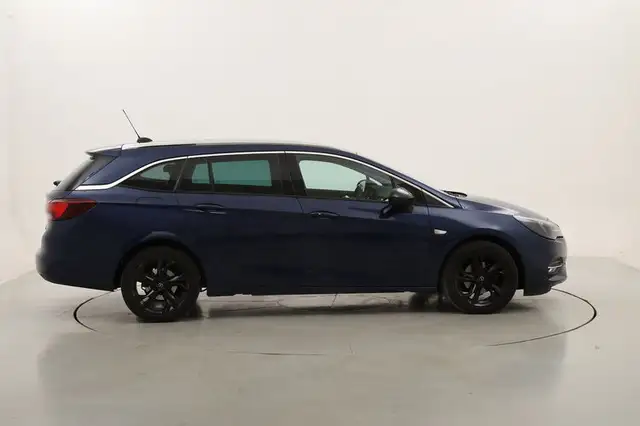 Opel Astra view 6