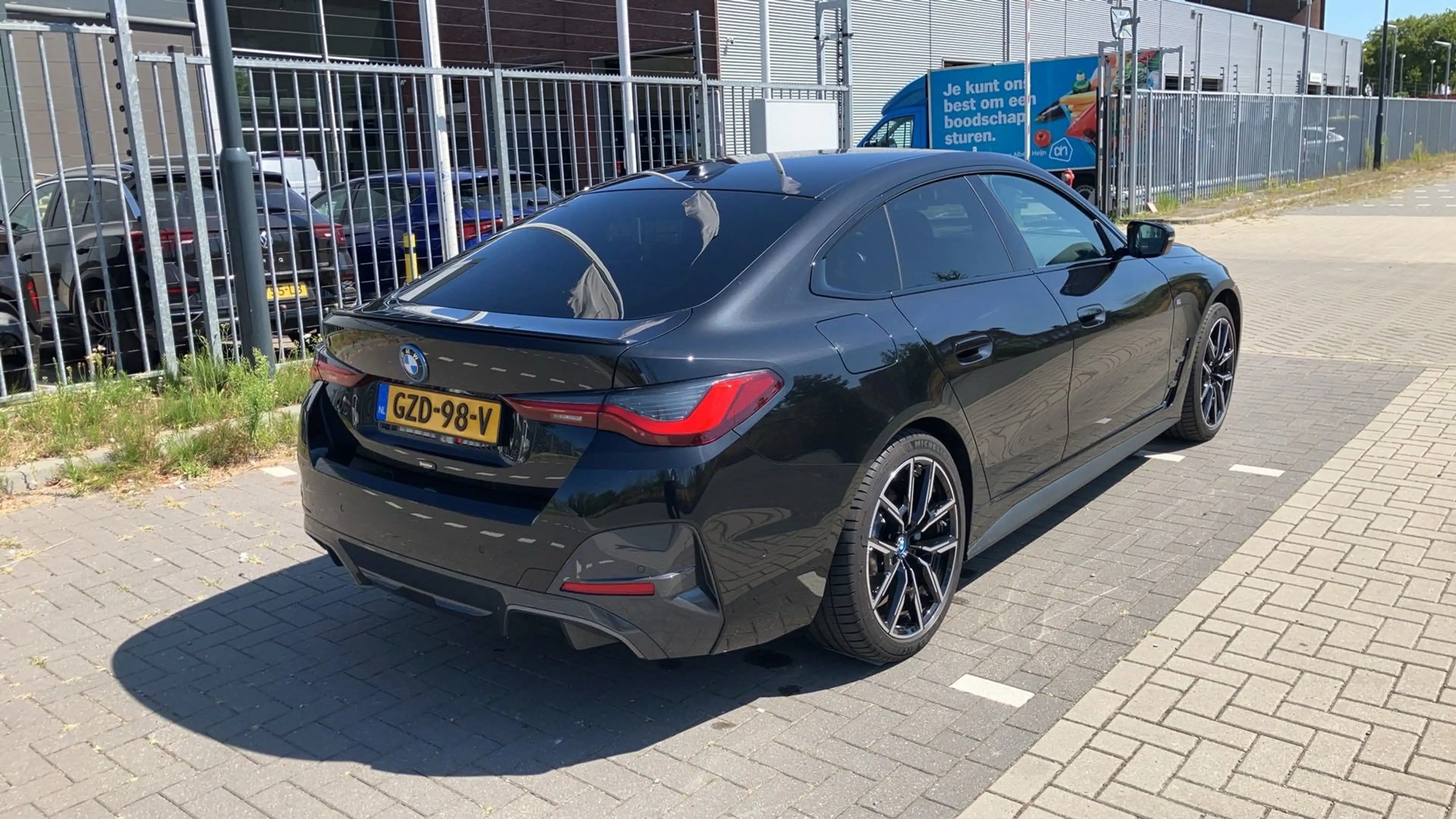 BMW i4 eDrive35 70 kWh / Navigatie / Elek. Achterklep / C — photo 2