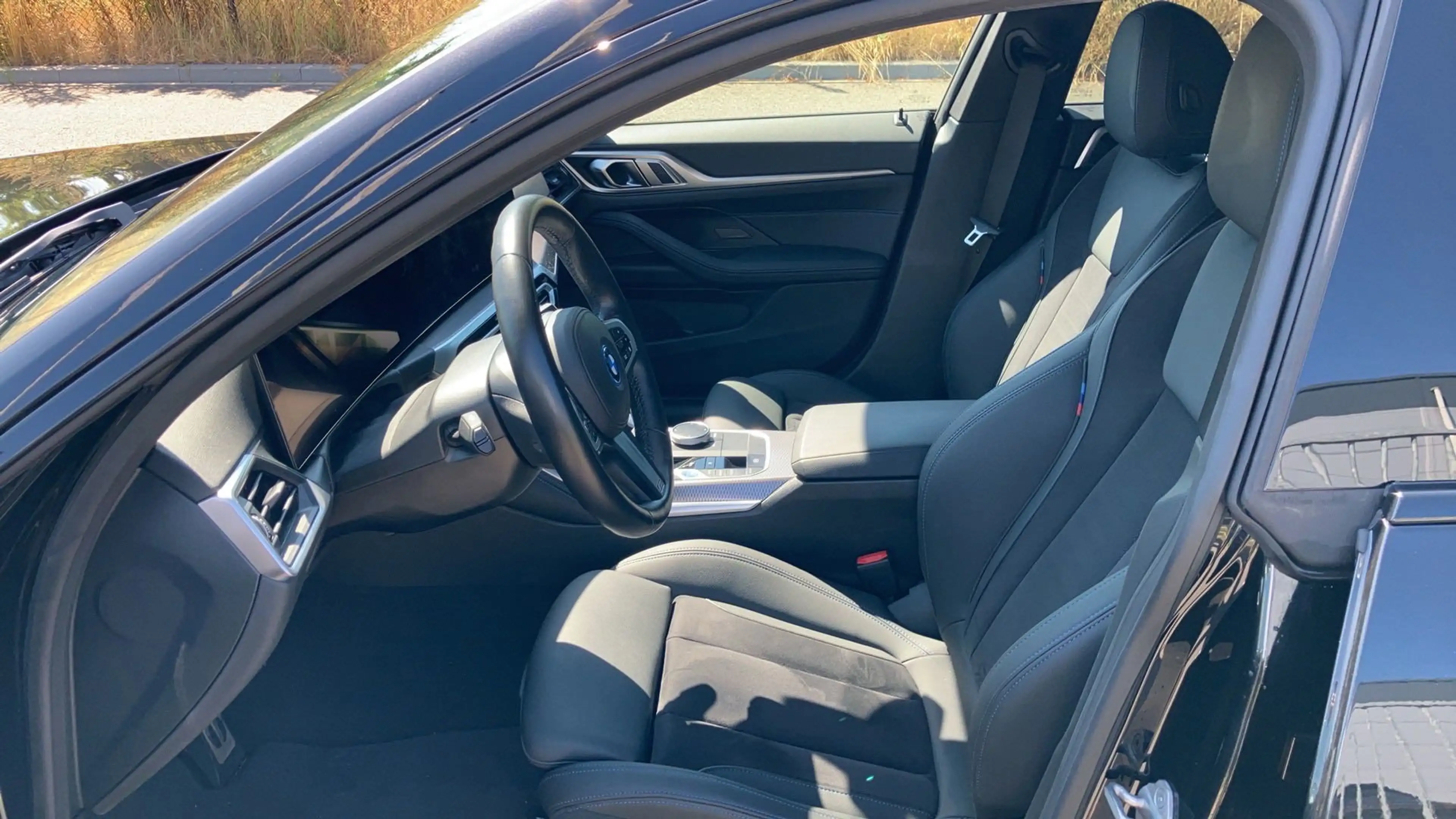 BMW i4 eDrive35 70 kWh / Navigatie / Elek. Achterklep / C — photo 3