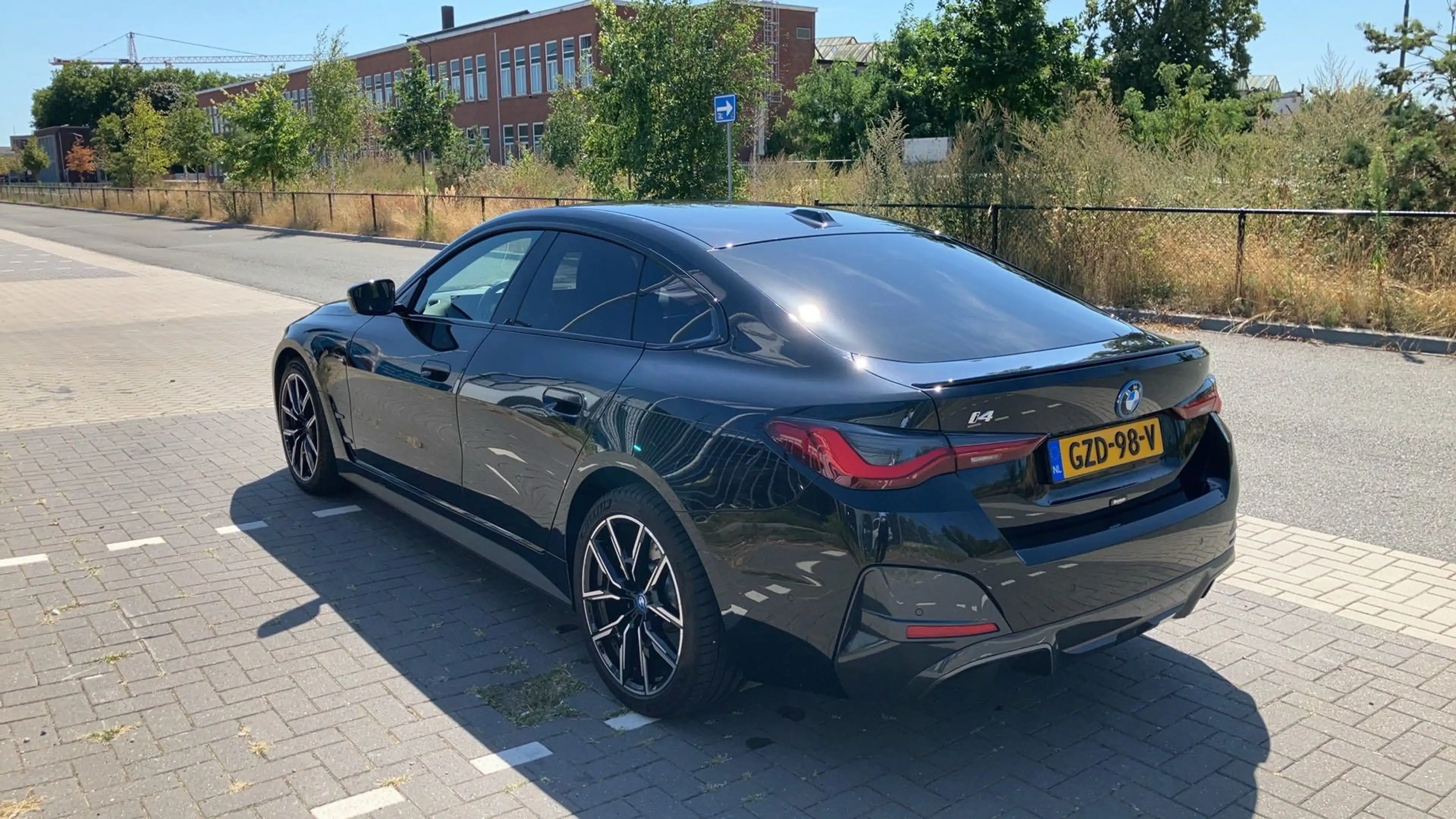 BMW i4 eDrive35 70 kWh / Navigatie / Elek. Achterklep / C — photo 6