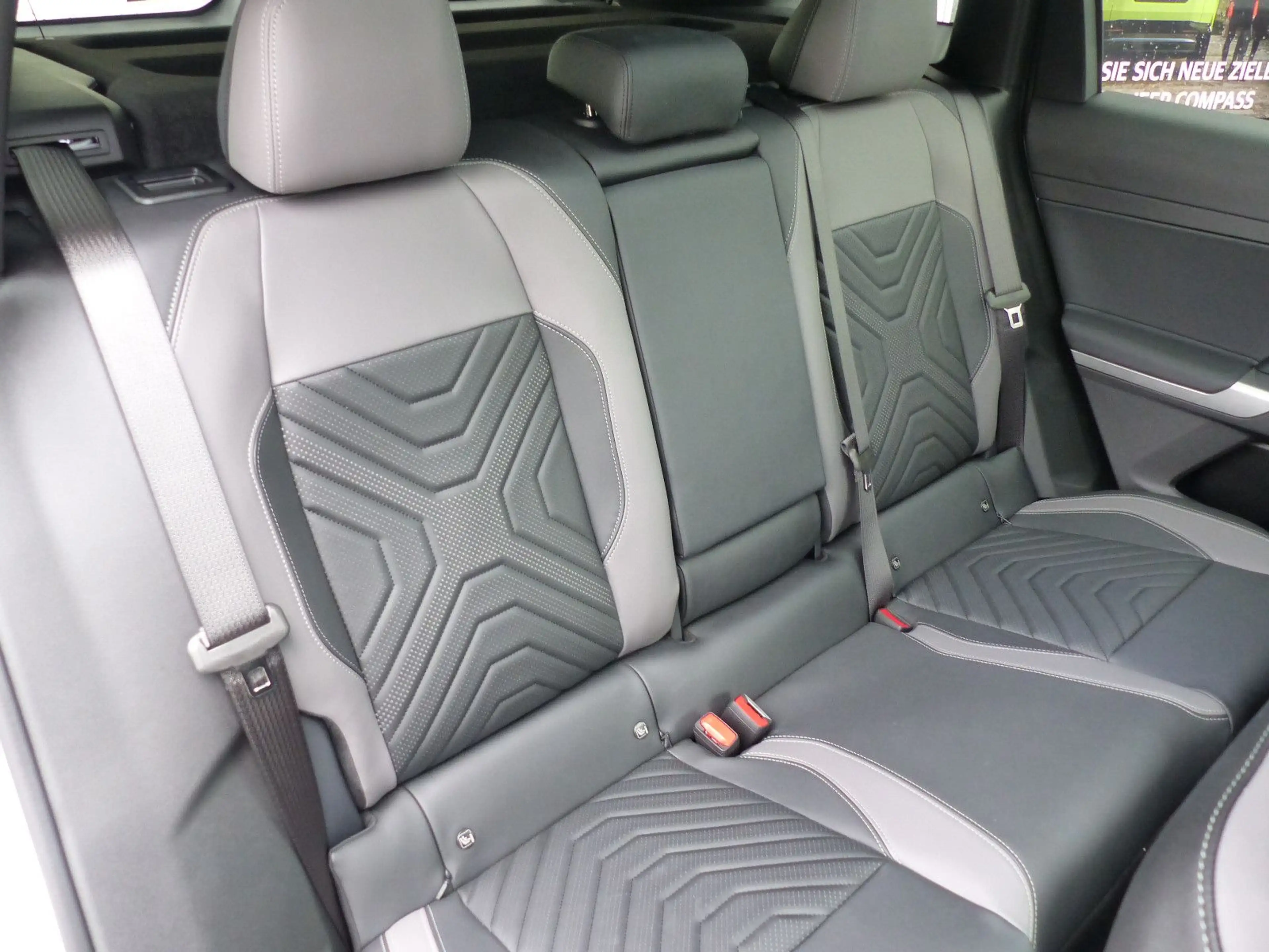 Jeep Compass Plug-In Hybrid 1.6 Summit — photo 15