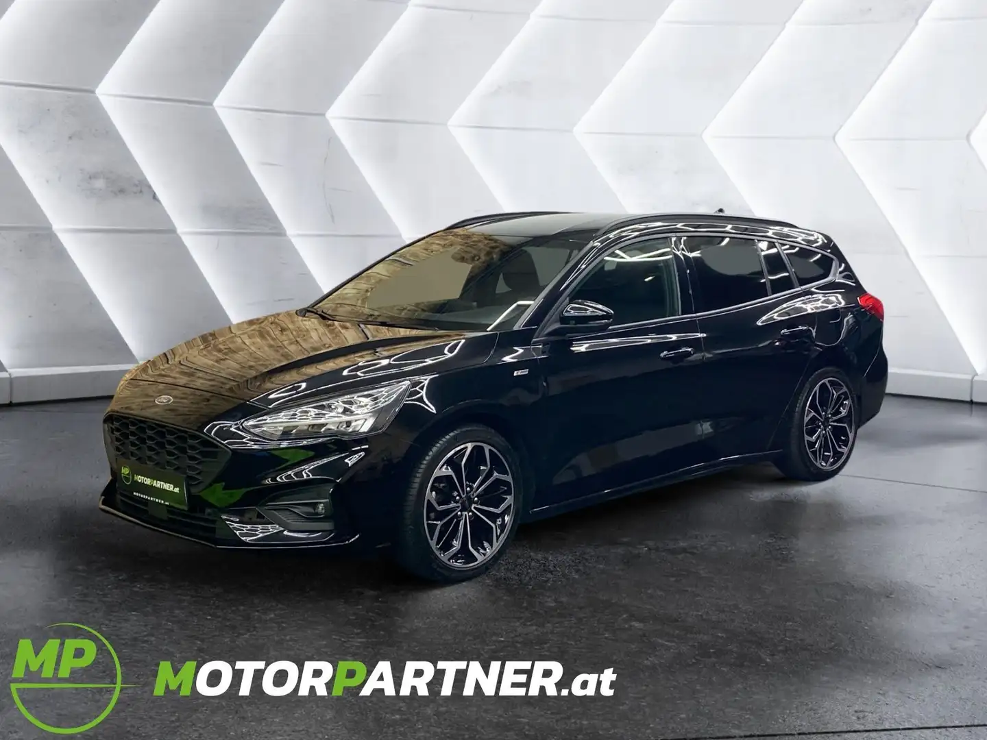 Ford Focus Traveller 1,0 EcoBoost **ST-Line** Schwarz - 1