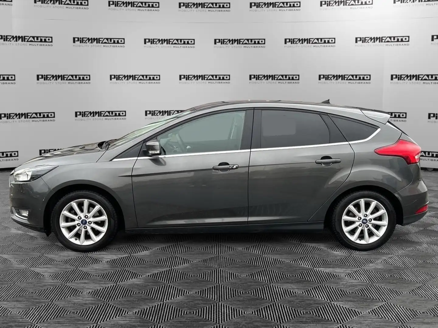 Ford Focus Focus 1.6 120 CV GPL Titanium Gris - 2