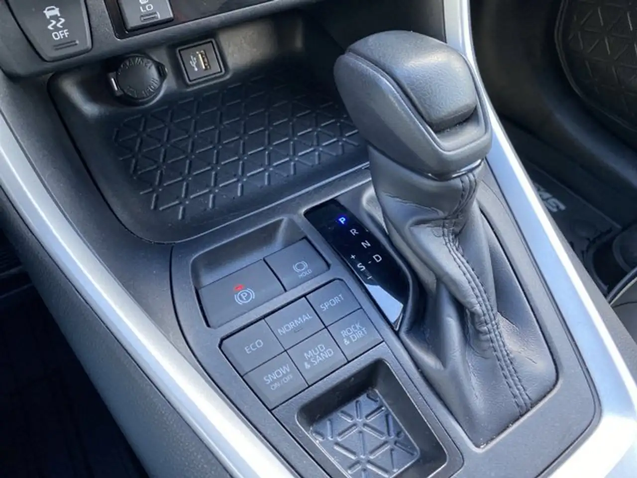 Toyota RAV 4 снимка Toyota RAV 4
