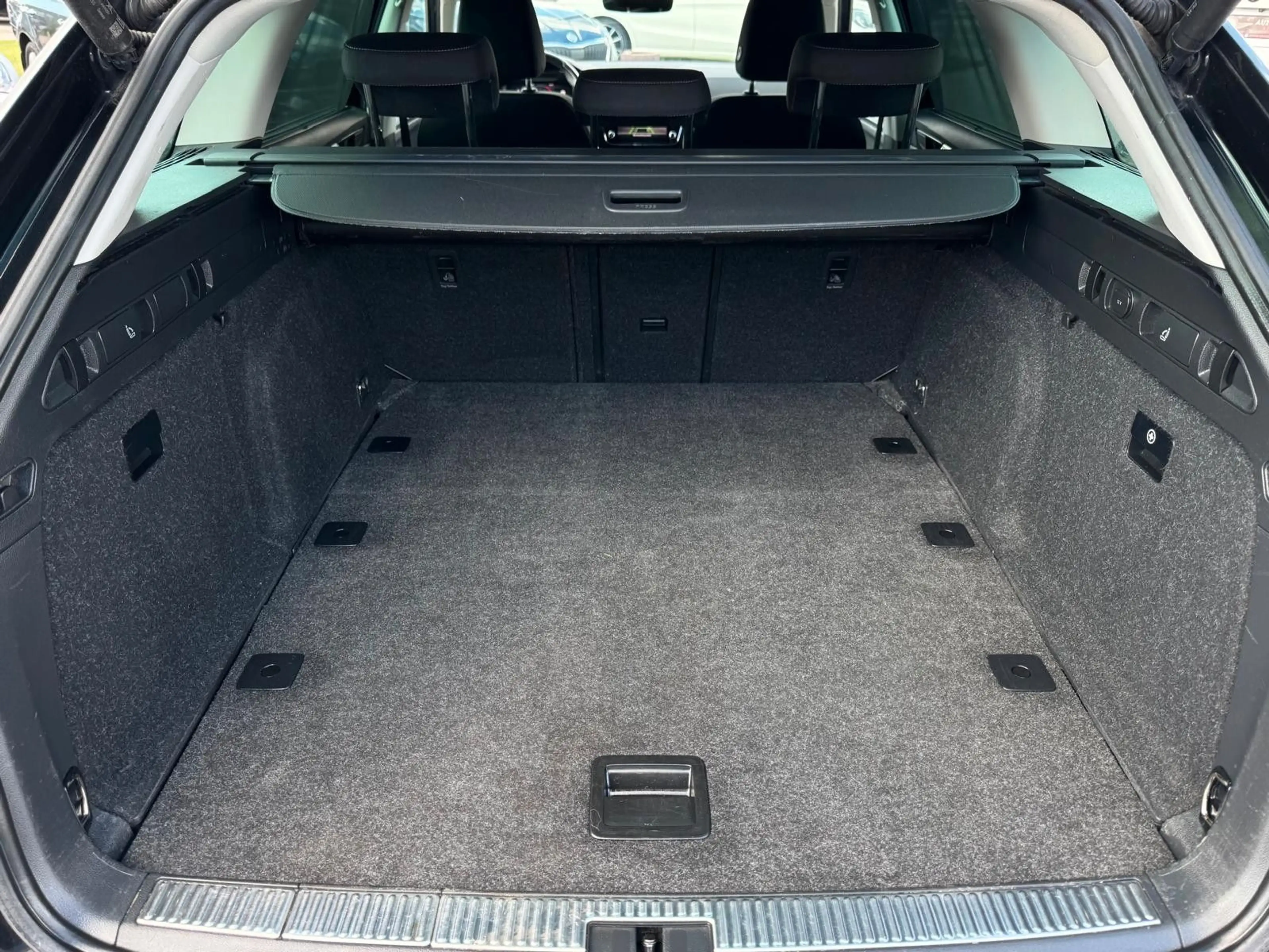 Skoda Superb Combi 2.0TDI DSG"Ambition"AHK*1-HAND*NAVI — photo 9