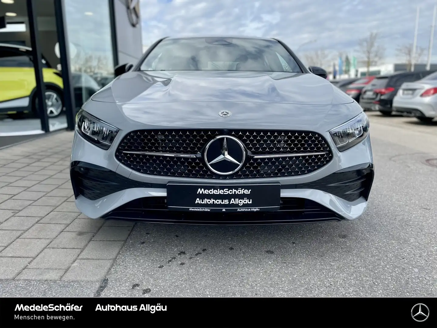 Mercedes-Benz A 180 A 180 Special Edition AMG Night LED+RKAMERA+SHZ+ Grijs - 2