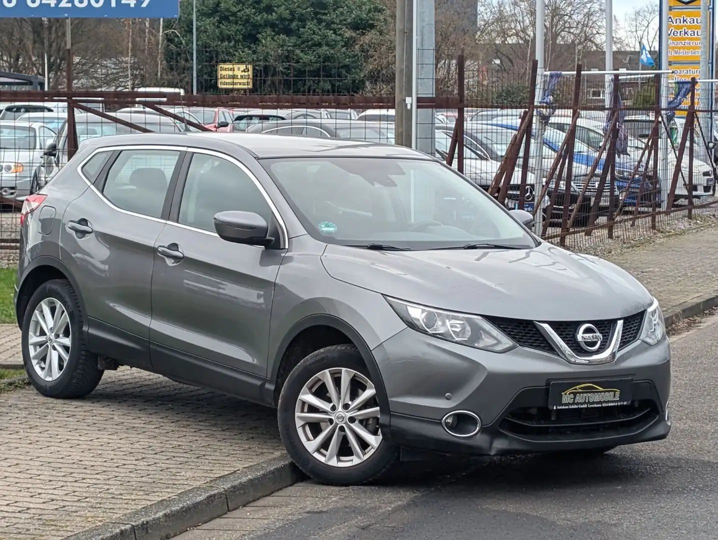Nissan Qashqai Acenta*AUTOMATIK*AHK*KAMERA*NAVI !! Grau - 2