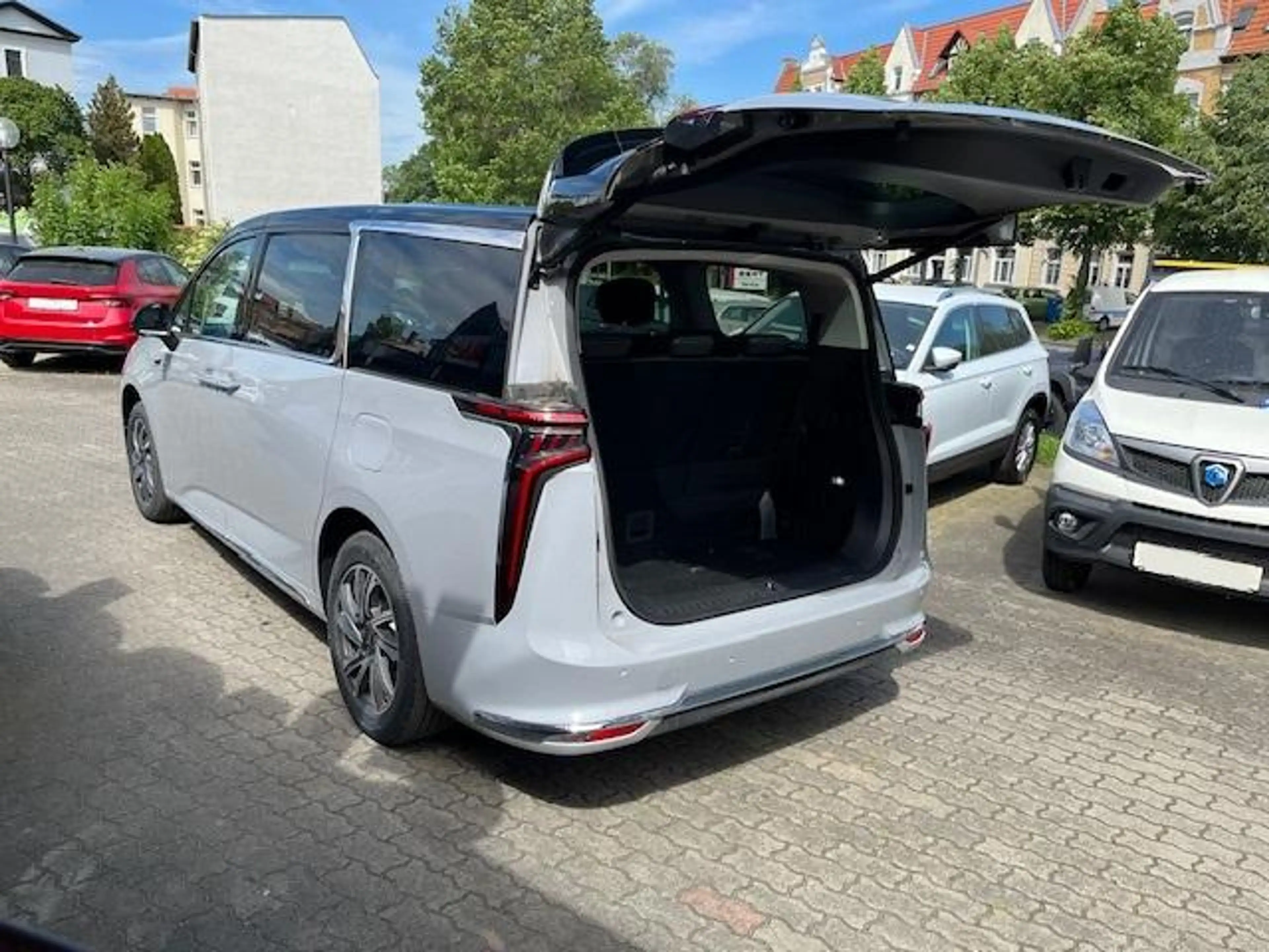 Maxus Mifa 9 LUXURY+AKKU90kWh+7-SITZER+LAGERWAGEN — photo 7