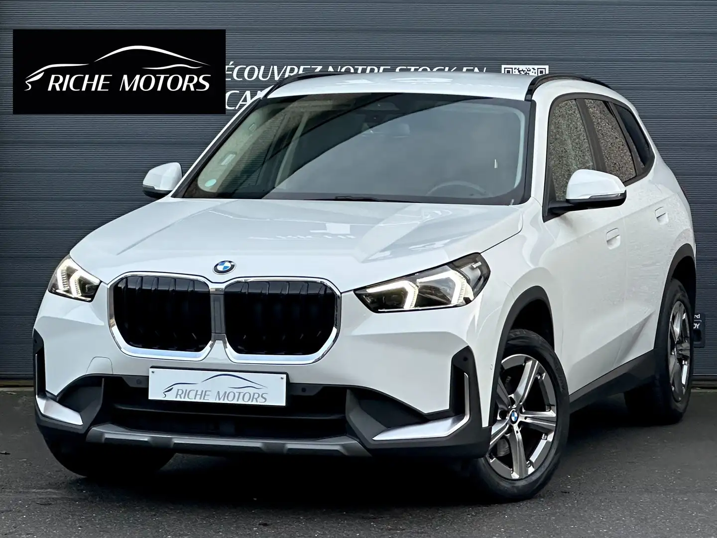 BMW X1 18iA sDrive / LED / CarPlay / Immat. 11/2022 Wit - 1