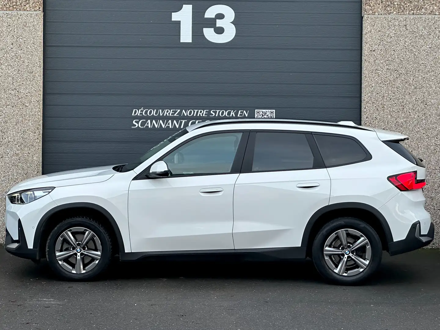 BMW X1 18iA sDrive / LED / CarPlay / Immat. 11/2022 Wit - 2