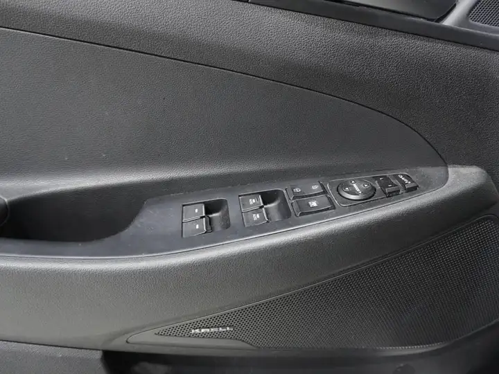 Hyundai Tucson FL CRDI 1.6 4X2 ESSENCE 2019, foto 12