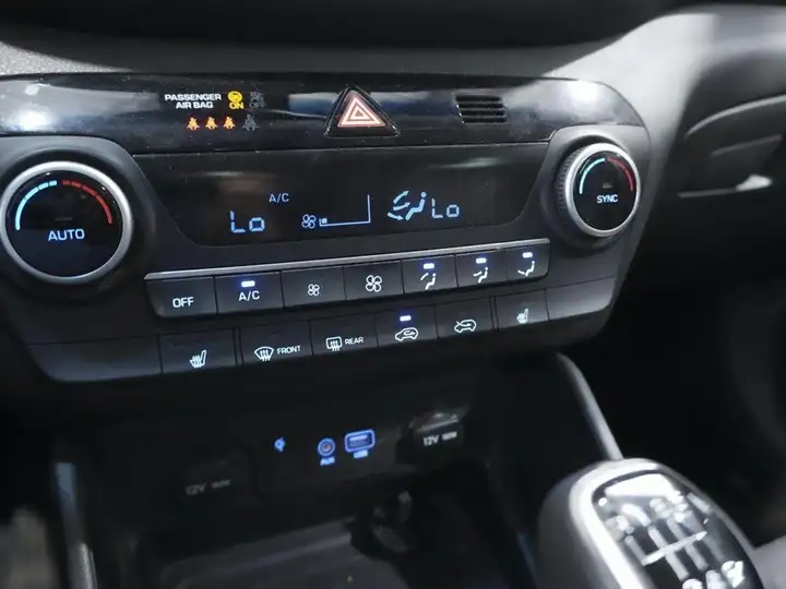 Hyundai Tucson FL CRDI 1.6 4X2 ESSENCE 2019, foto 14