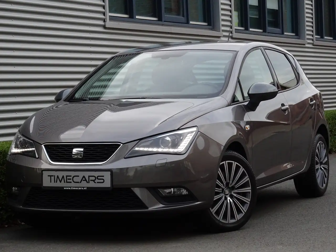 SEAT Ibiza 1.0 TSI 110 PK Connect Xenon LED Leder Sportstoelen — photo 1 of 40