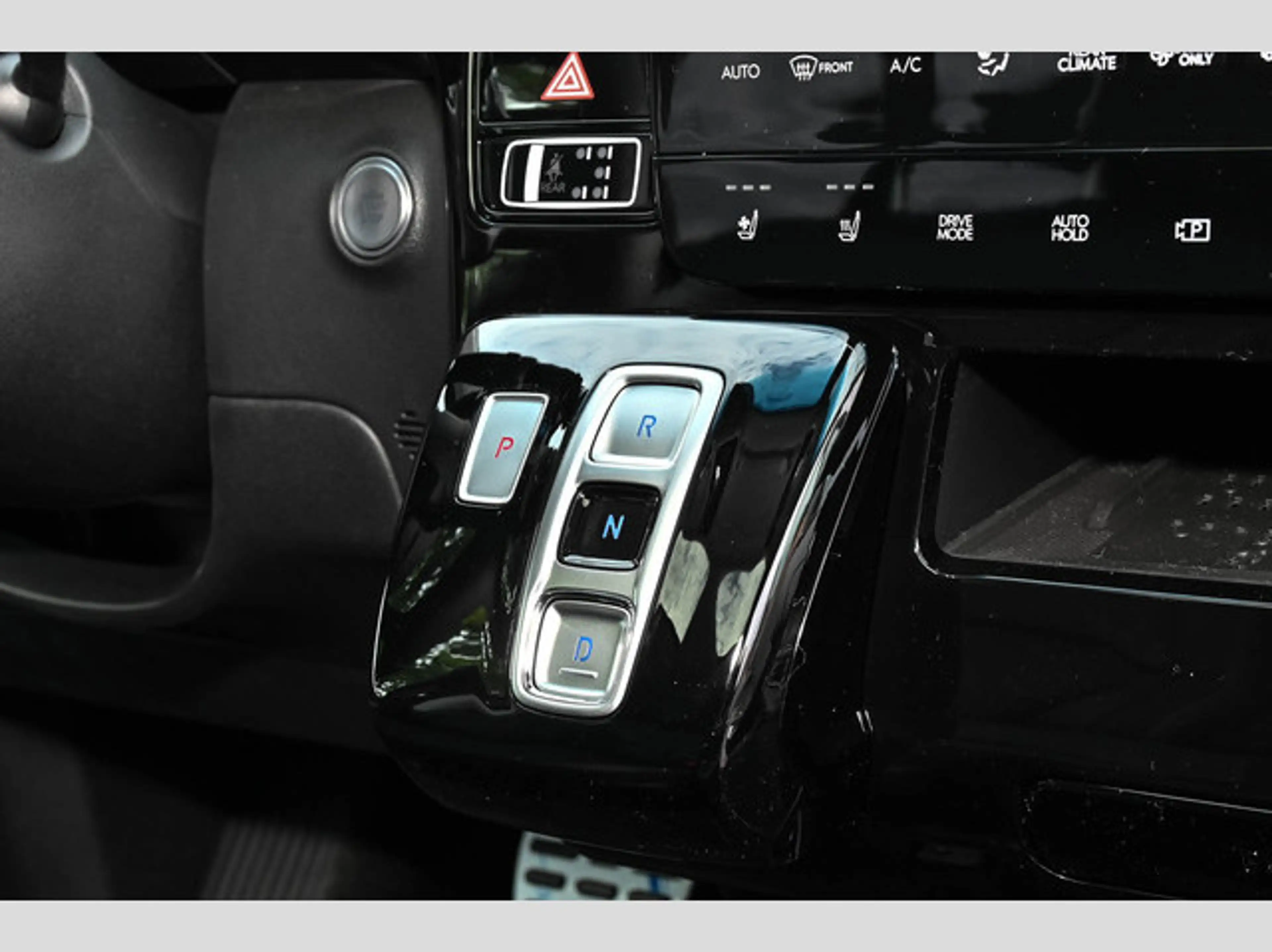Hyundai STARIA Hybrid 1.6 T-GDI 2WD Signature Panoramadach — photo 15