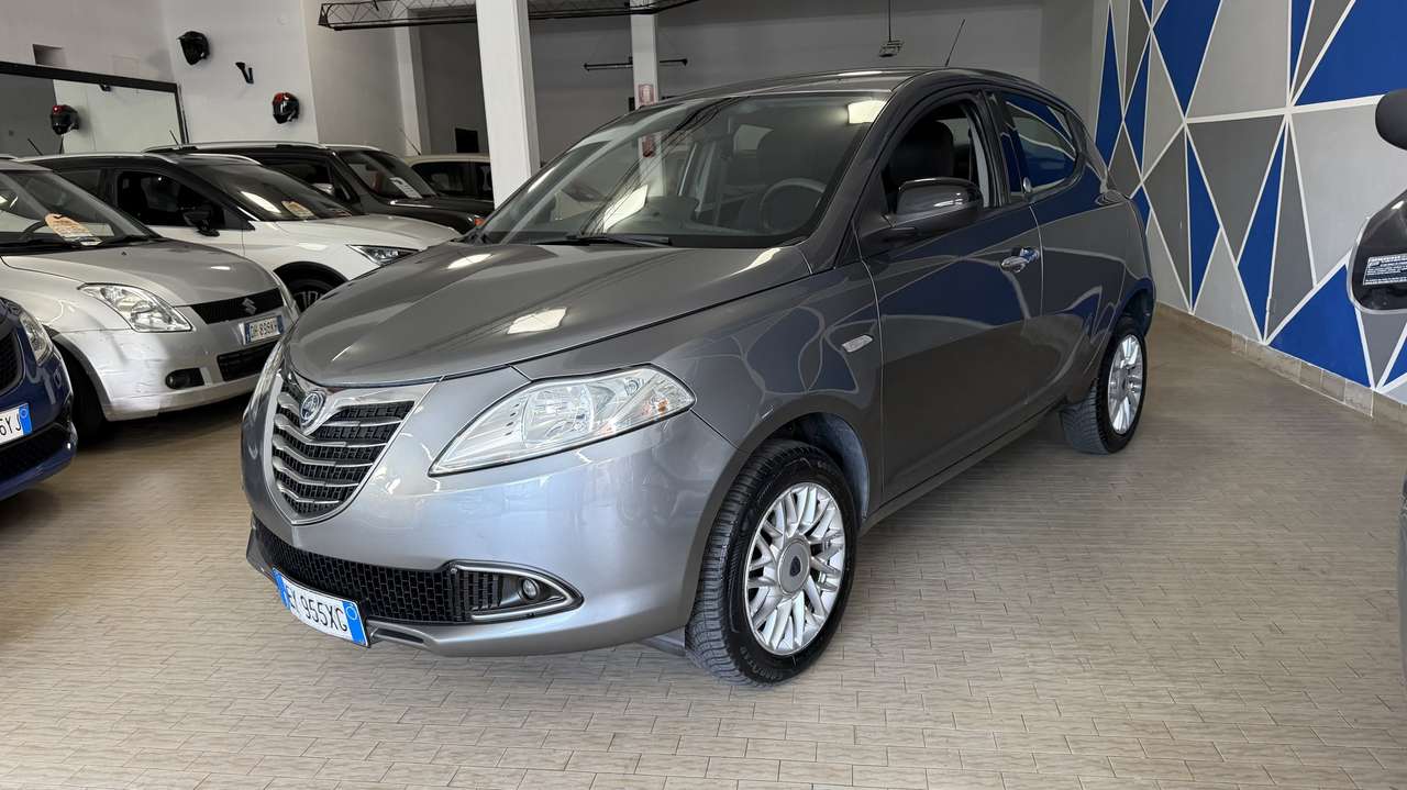 Lancia Ypsilon 0.9 ecochic metano 80cv