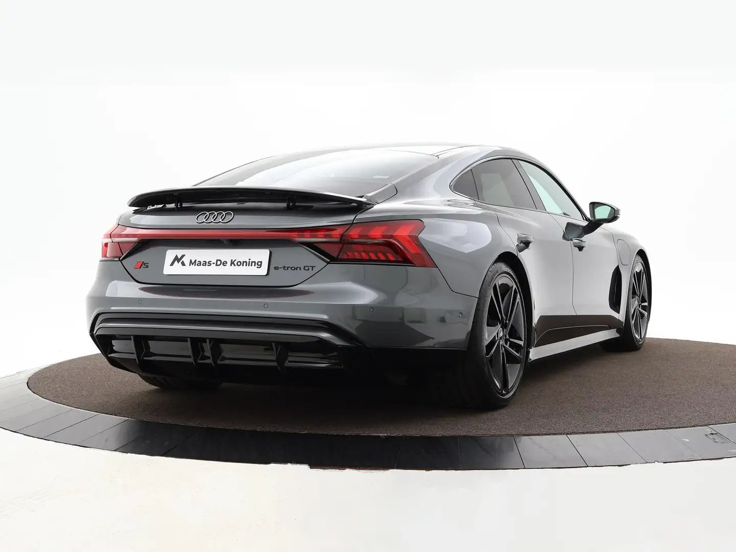 Audi e-tron GT S 592 PK · Vierwiel en sportbesturing · Matrix + l Grijs - 2