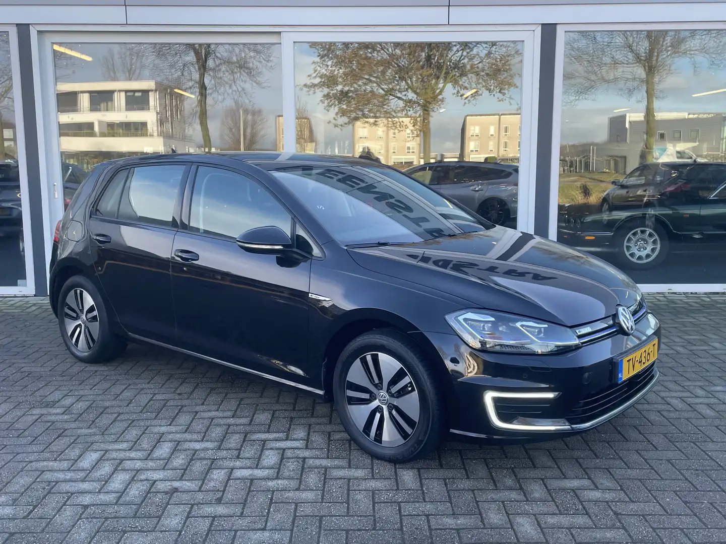 Volkswagen e-Golf // €13.950 NA SUBSIDIE / / 50% deal 7975,- ACTIE C Negro - 1