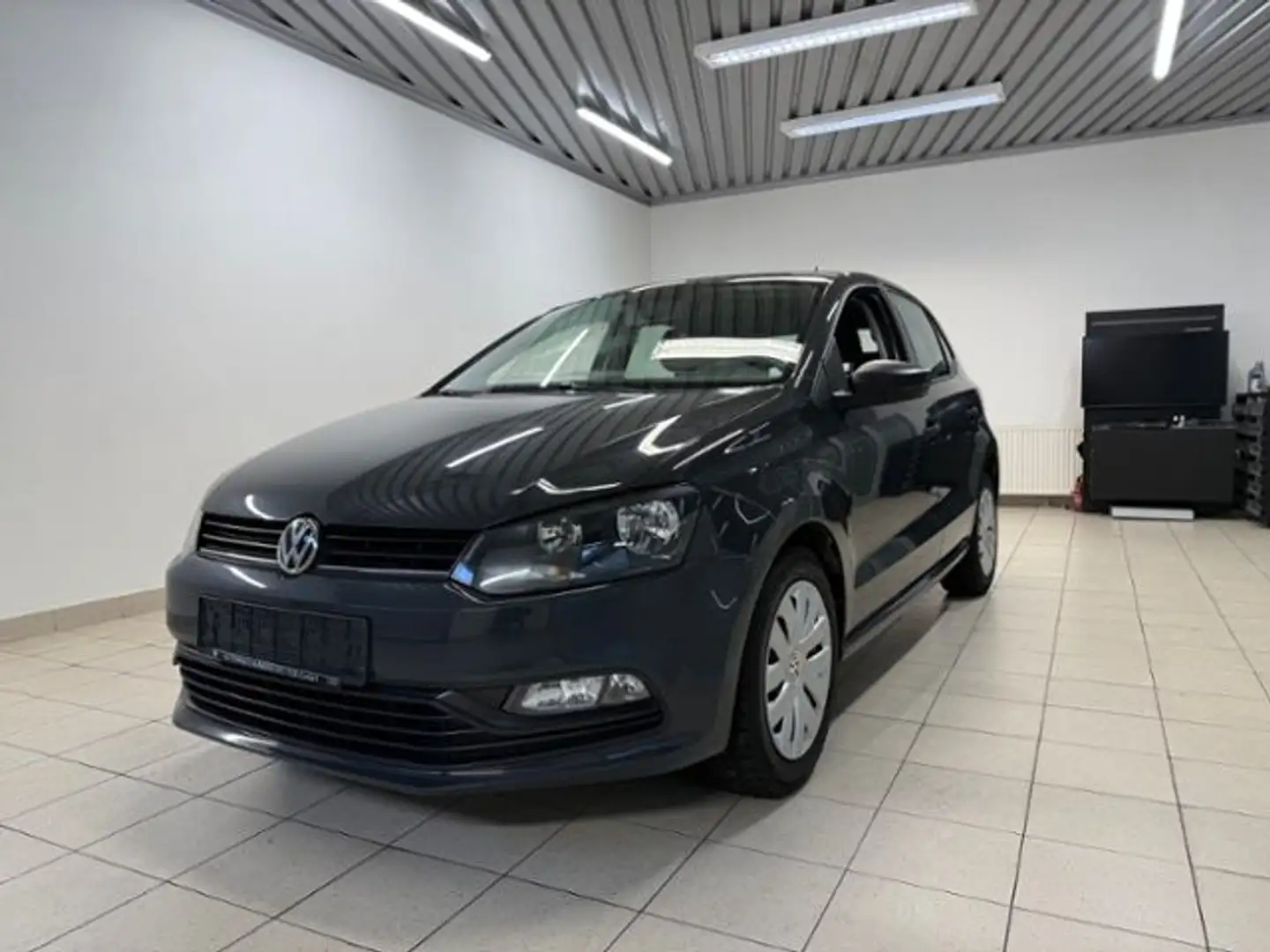 Volkswagen Polo Trendline Gris - 2