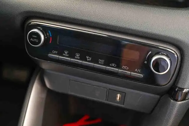 Toyota Yaris view 15