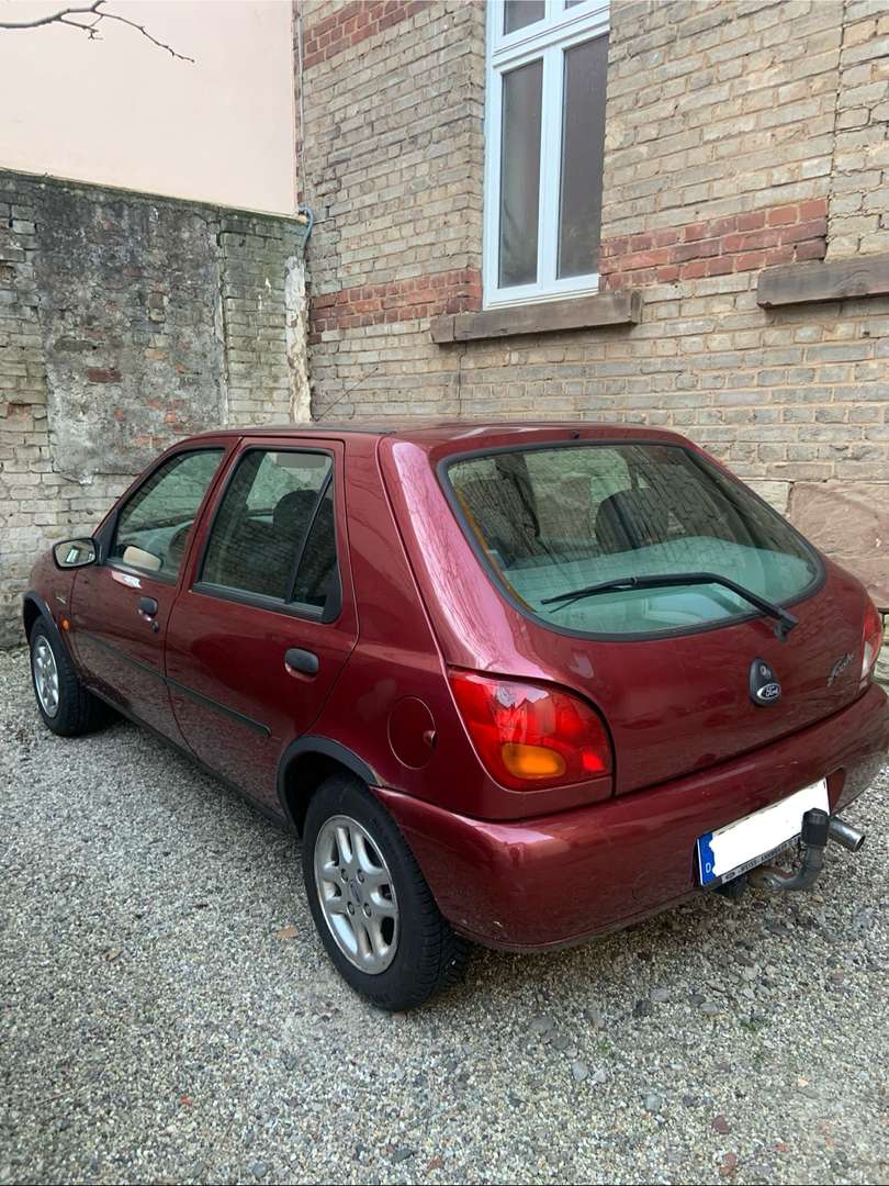 Ford Fiesta Kleinwagen in Rot gebraucht in Saarbrücken für € 8.400