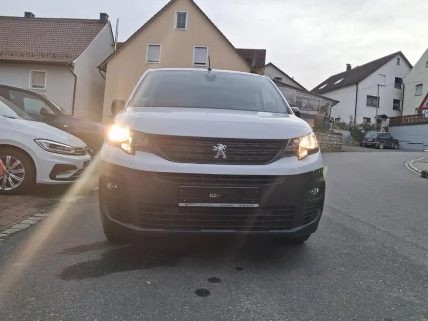 Peugeot Partner Peugeot Partner 1,5 HDI L2 NAVI+KAMERA+KLIMA Weiß - 2