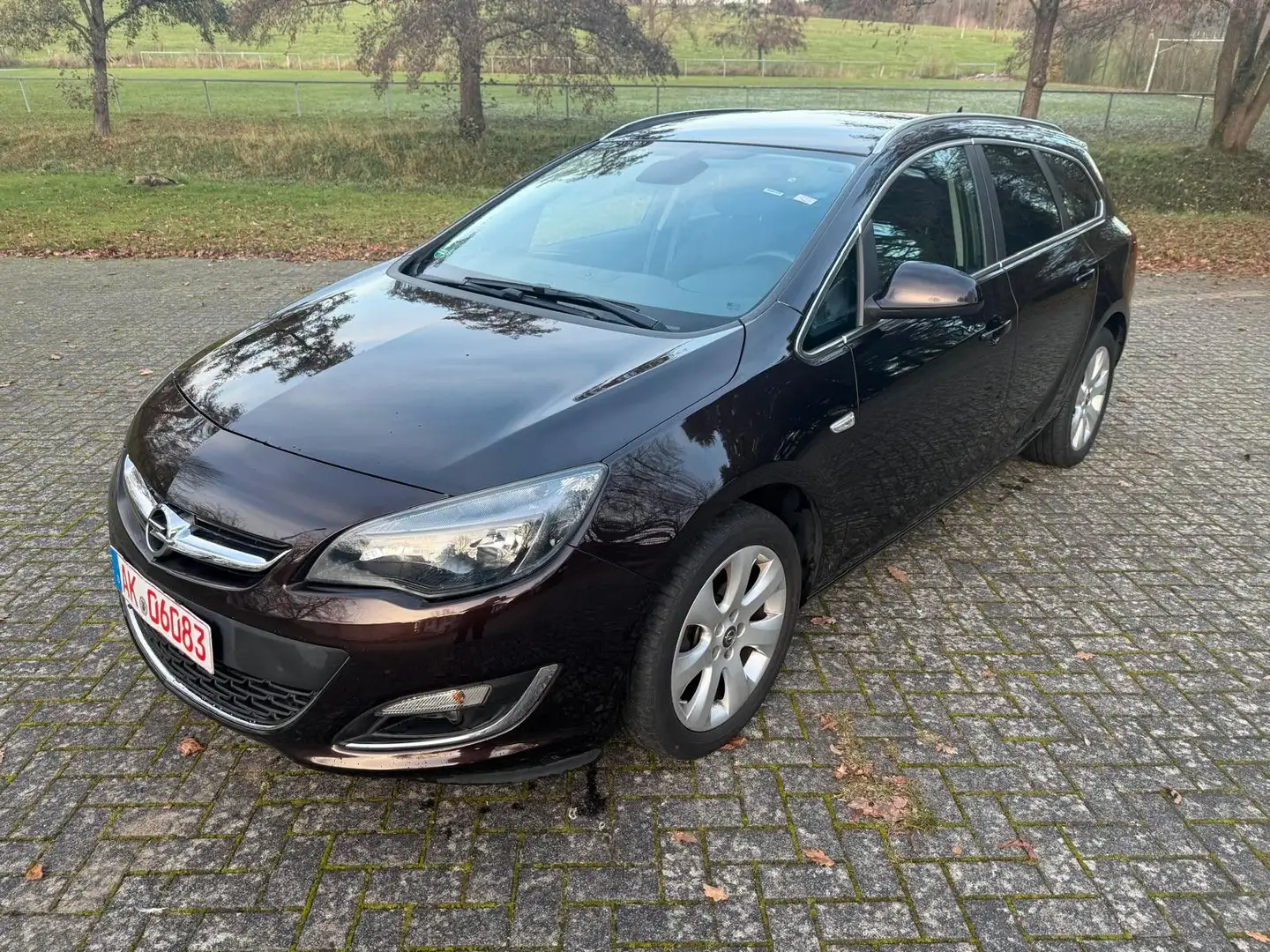 Opel Astra 1.4 Sportstourer Innovation Navi AHK PDC Braun - 1