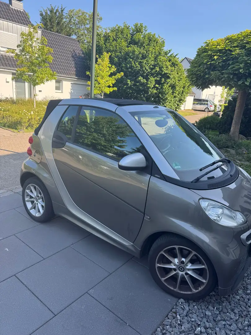 smart forTwo smart fortwo cabrio softouch passion micro hybrid Grau - 1