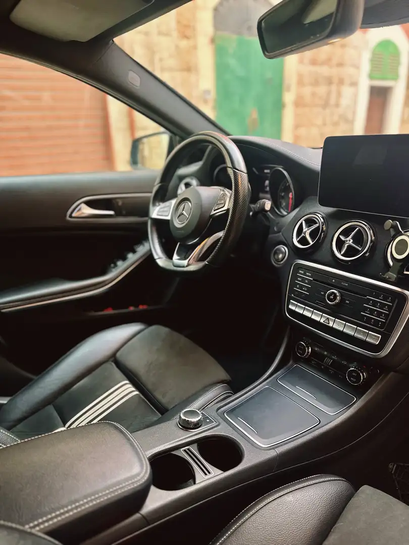 Mercedes-Benz GLA 200 Peak Edition 4Matic 7G-DCT AMG Line - 2