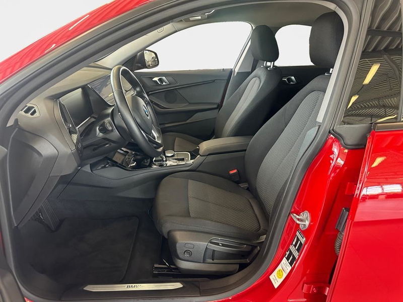BMW 218 Advantage — photo 10