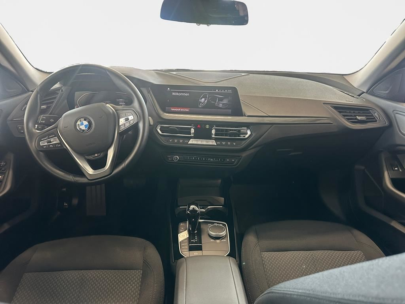 BMW 218 Advantage — photo 12