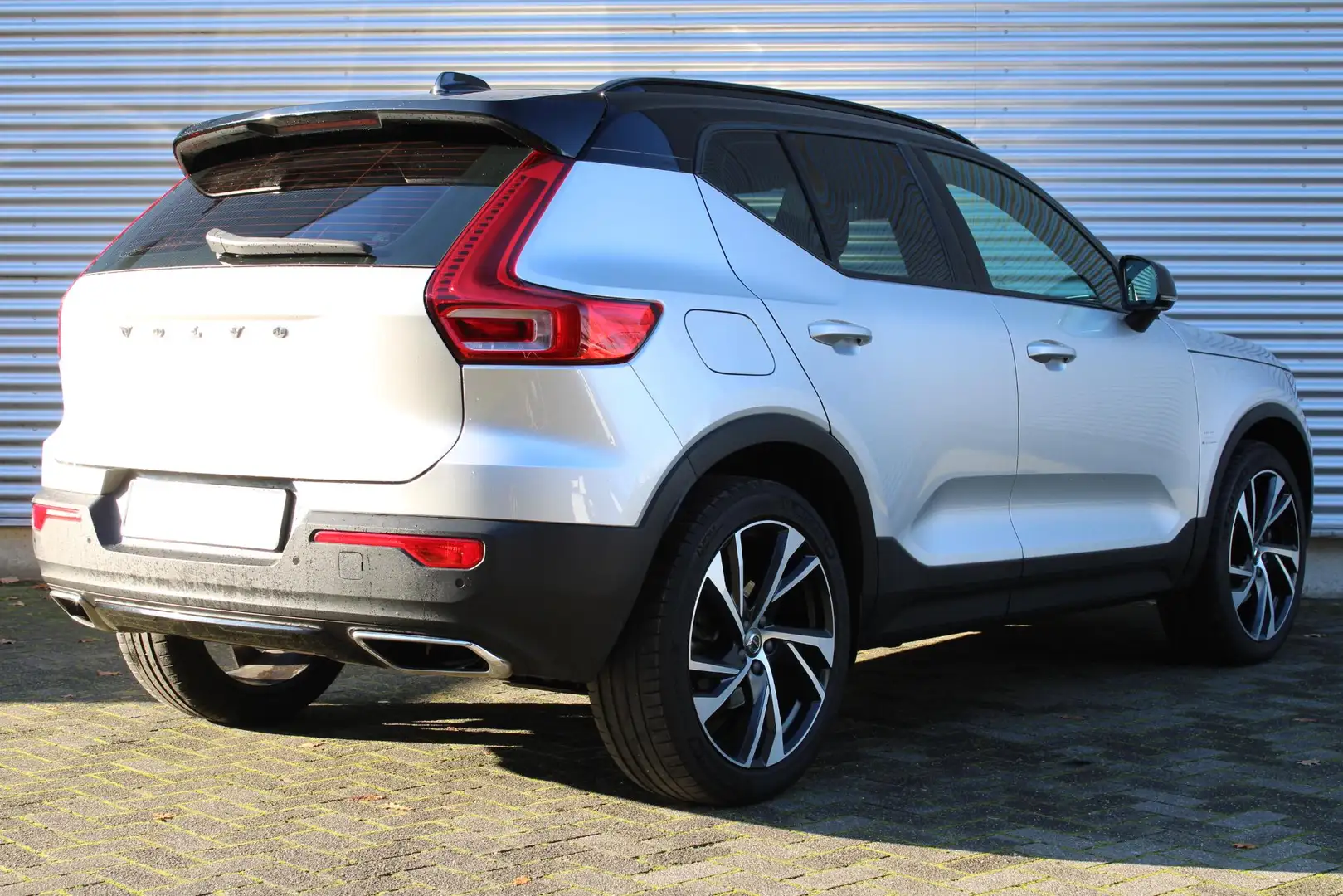 Volvo XC40 T4 R-Design Gris - 2