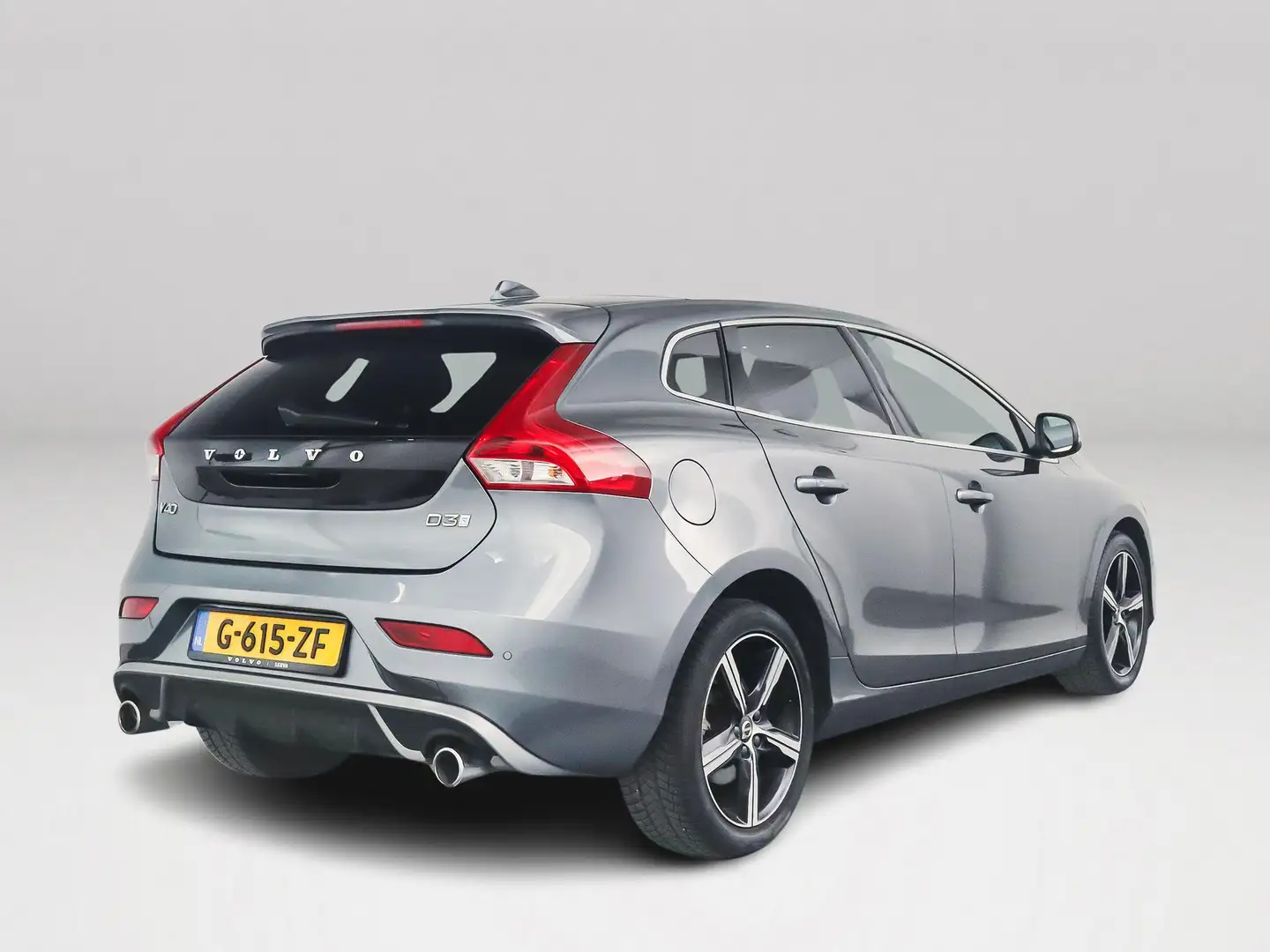 Volvo V40 D3 Aut. Polar+ Sport | Harman Kardon | Panoramadak Gris - 2