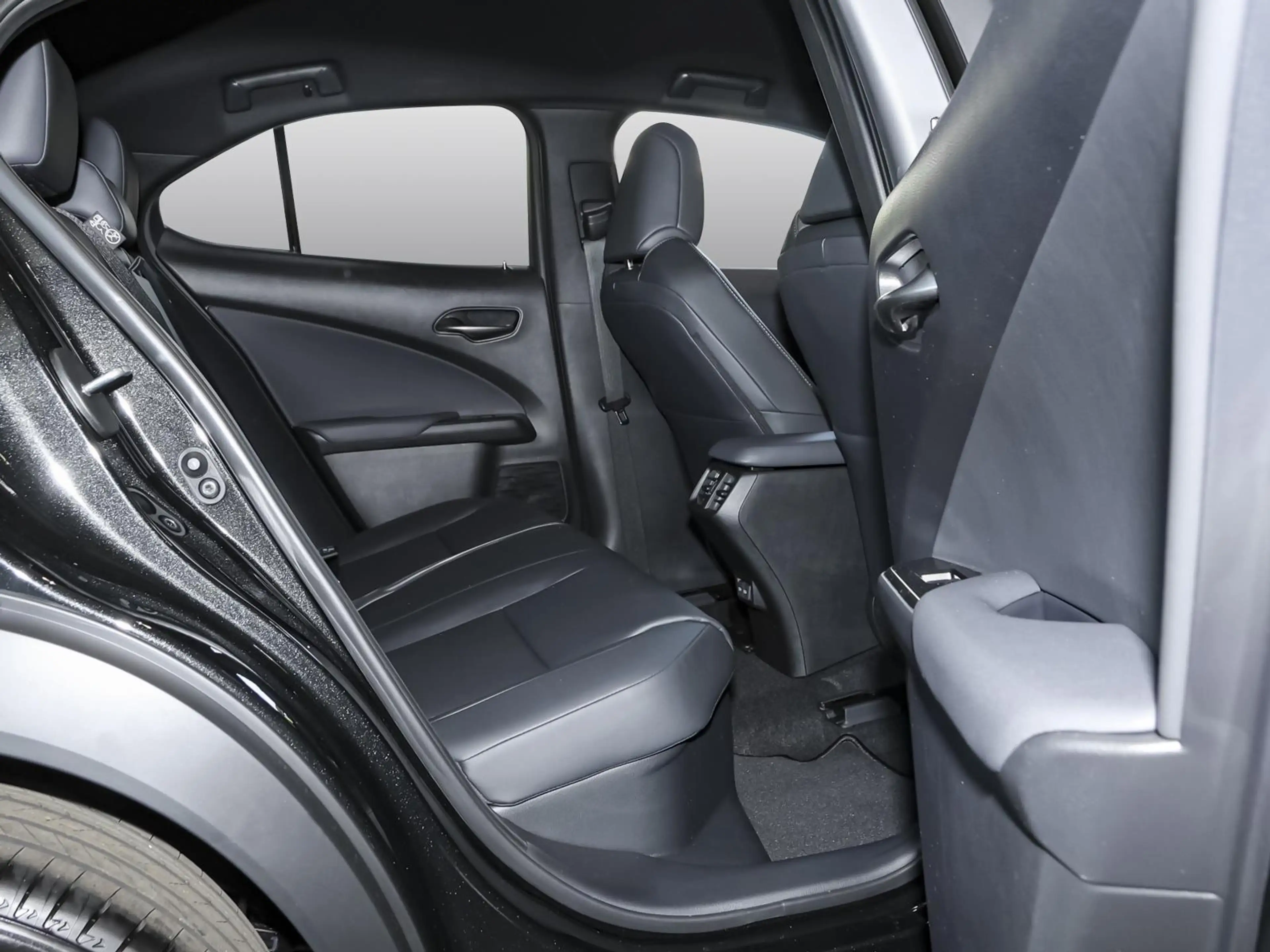 Lexus UX 250h 300h F-Sport Design LEDER NAVI SHZ PDC KLIMA — photo 7