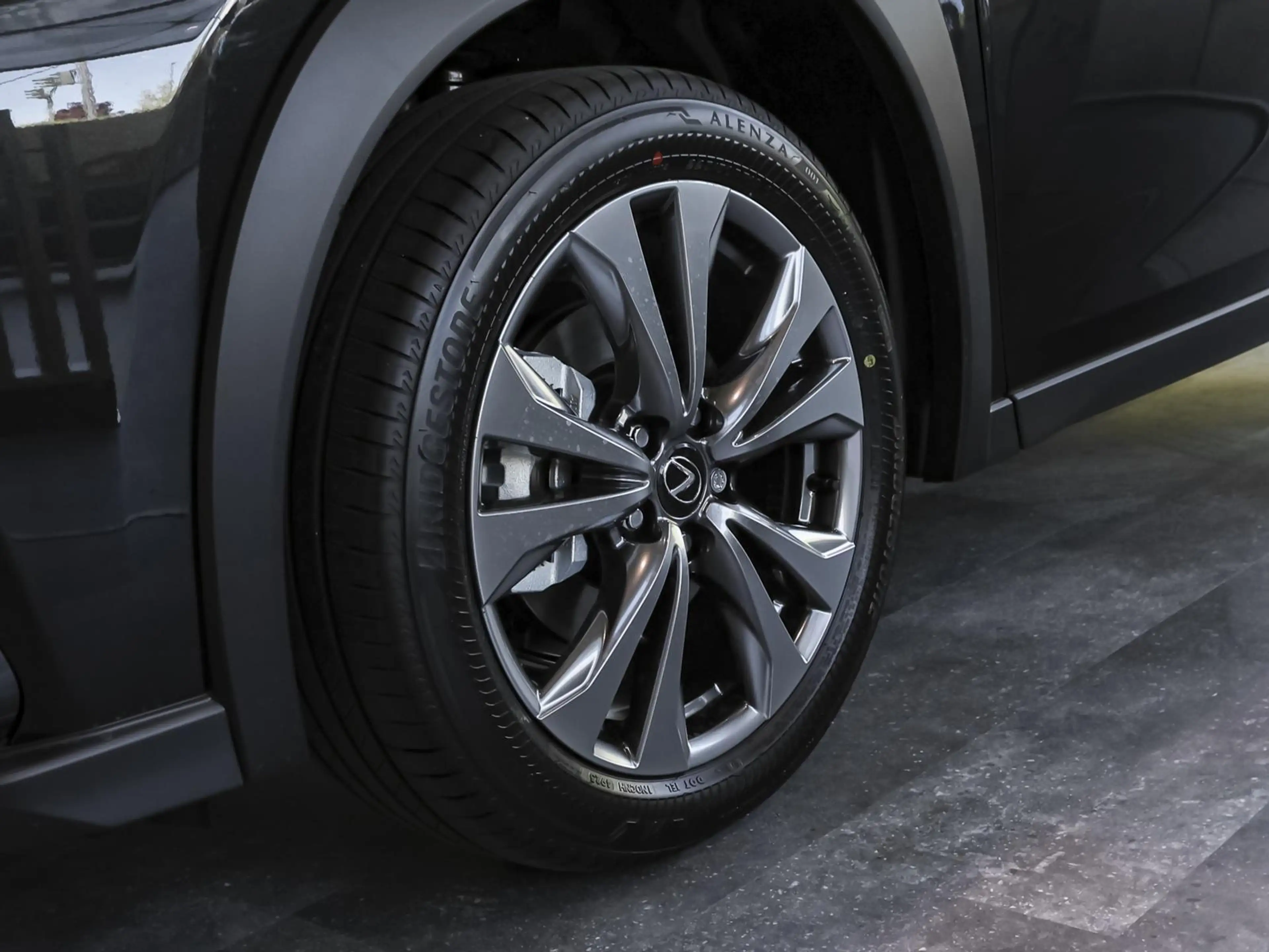 Lexus UX 250h 300h F-Sport Design LEDER NAVI SHZ PDC KLIMA — photo 13