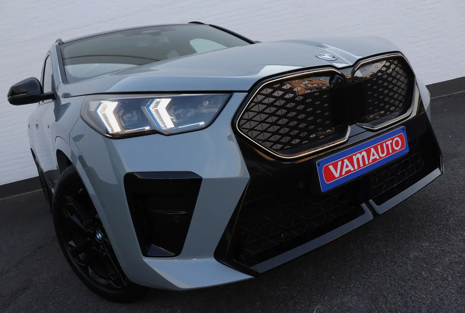 BMW iX2 xDrive30 M-sport - Pano/H&K/AdaptiveLED/HUD/Towbar Gris - 1