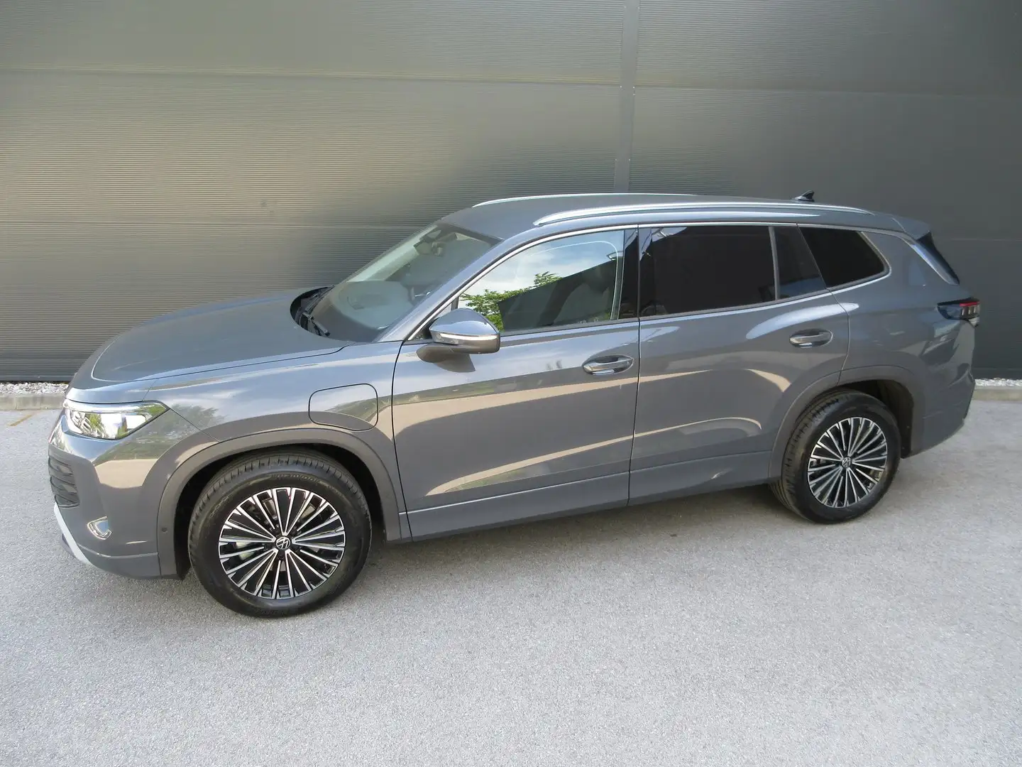 Volkswagen Tayron Friends eHybrid DSG 150kW Grau - 2