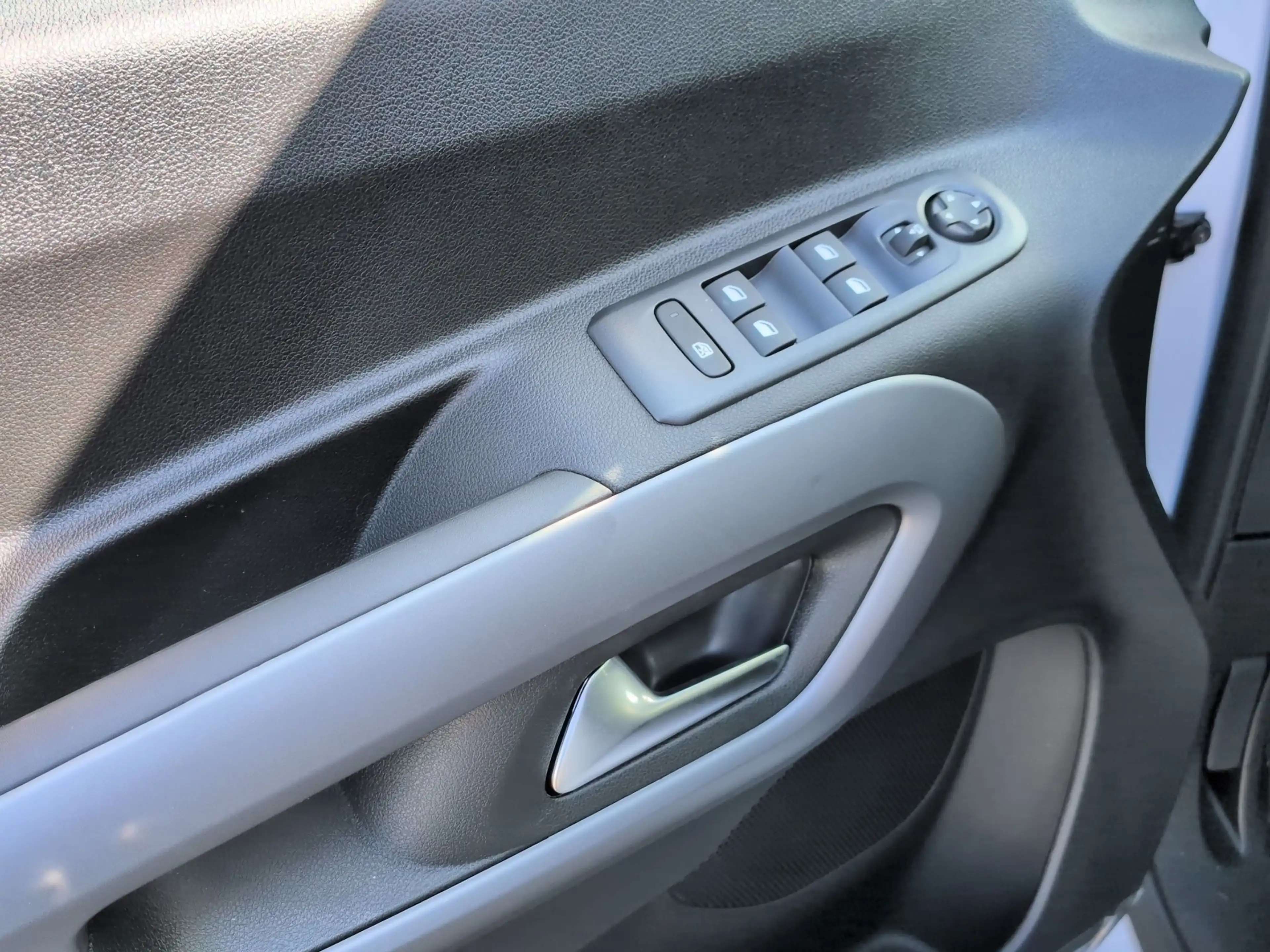 Opel Combo Life Combo 1.5 D Edition XL+Navi+Rückfahrkamera — photo 8