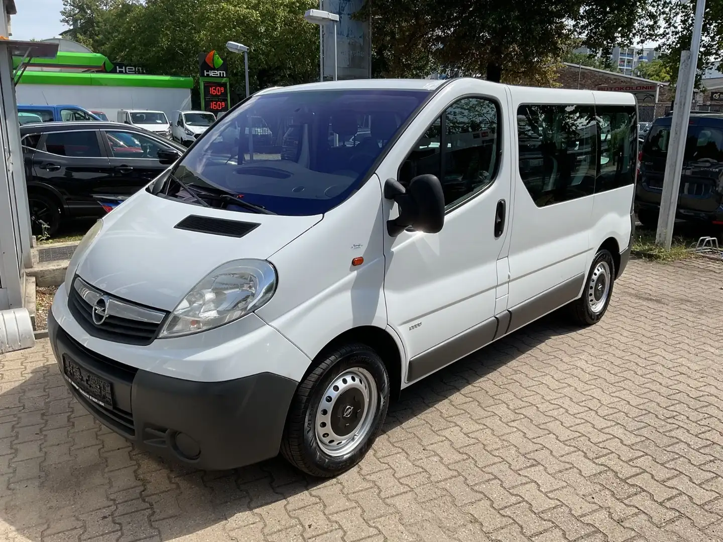 Opel Vivaro Bus 8 Sitze Weiß - 2