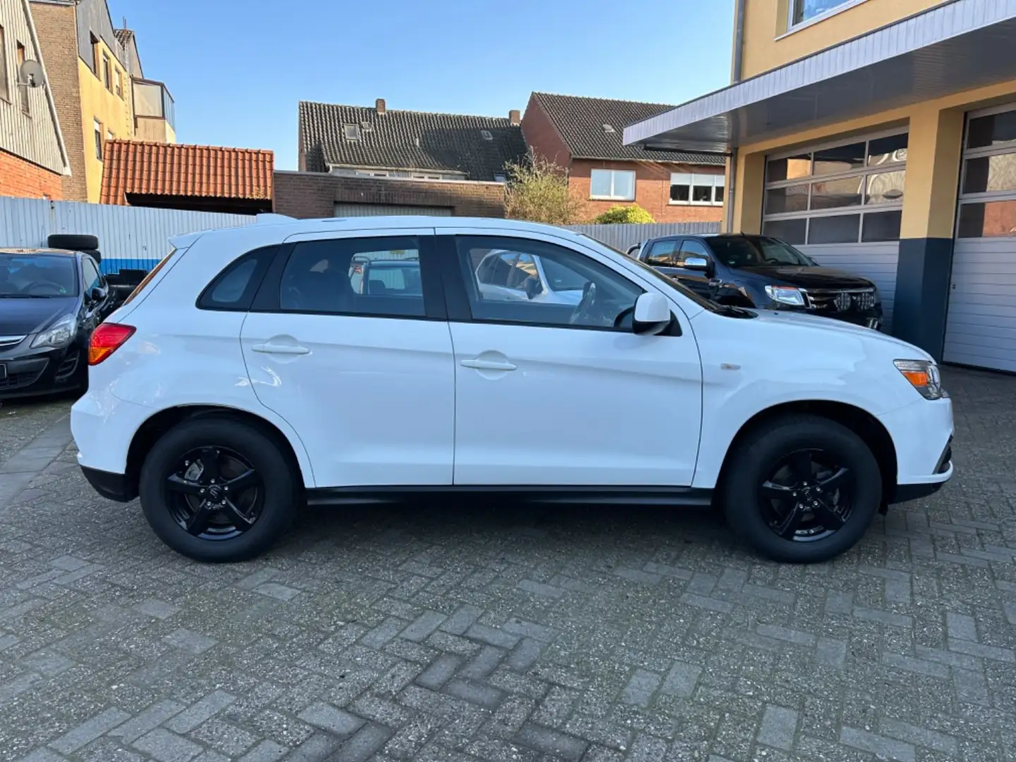 Mitsubishi ASX 2WD*AHK*KLIMA*EL-FENSTERHEBER**** Weiß - 2