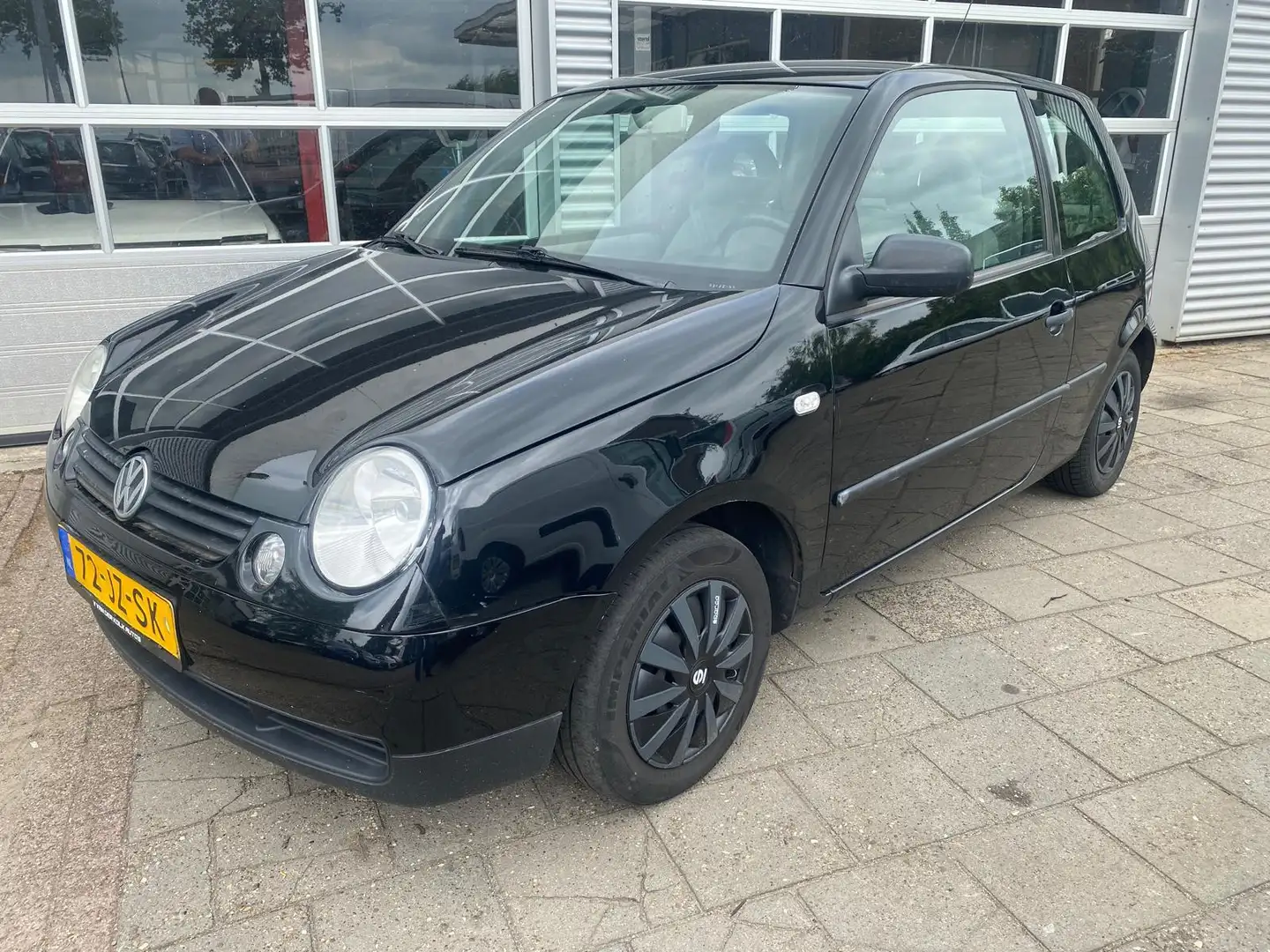 Volkswagen Lupo 1.4 Trendline A.P.K. tot juni 2026! Zwart - 1