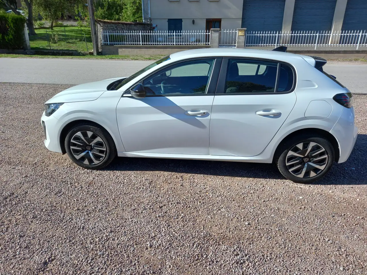 Peugeot 208 208 — photo 5